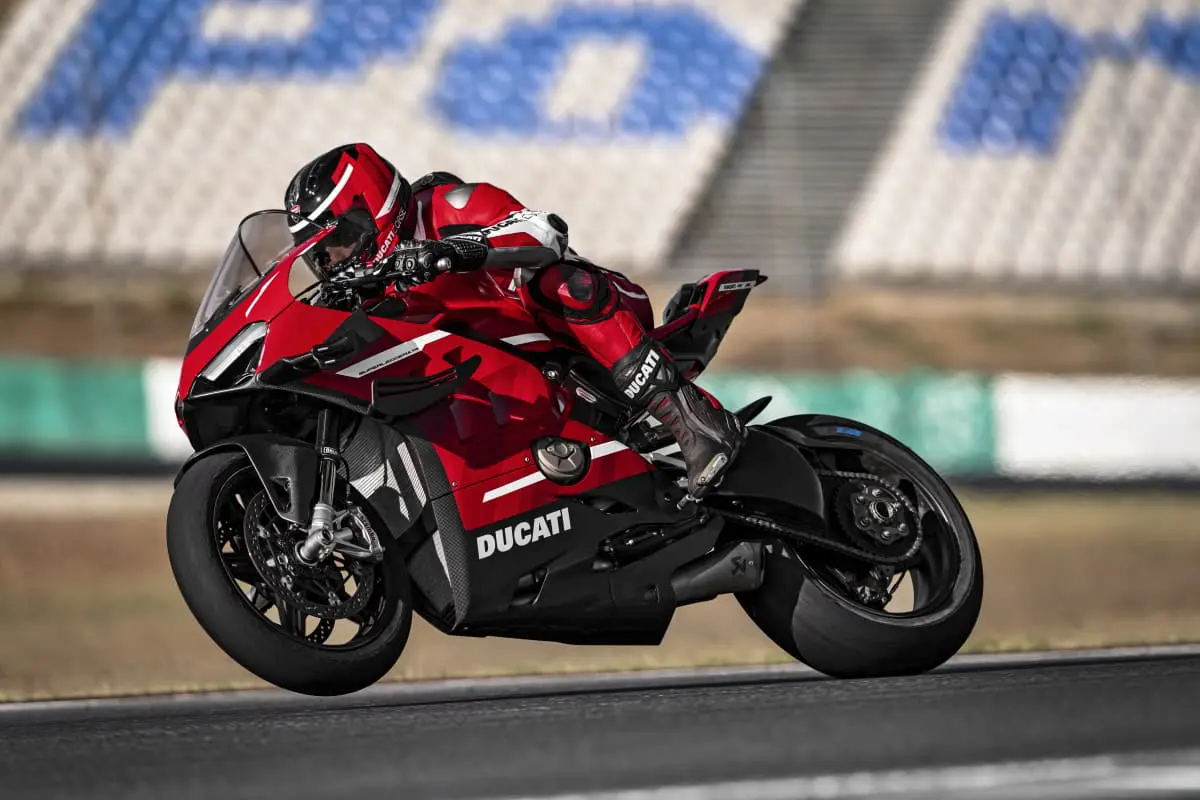01 Ducati Superleggera V4 Action UC145860 High
