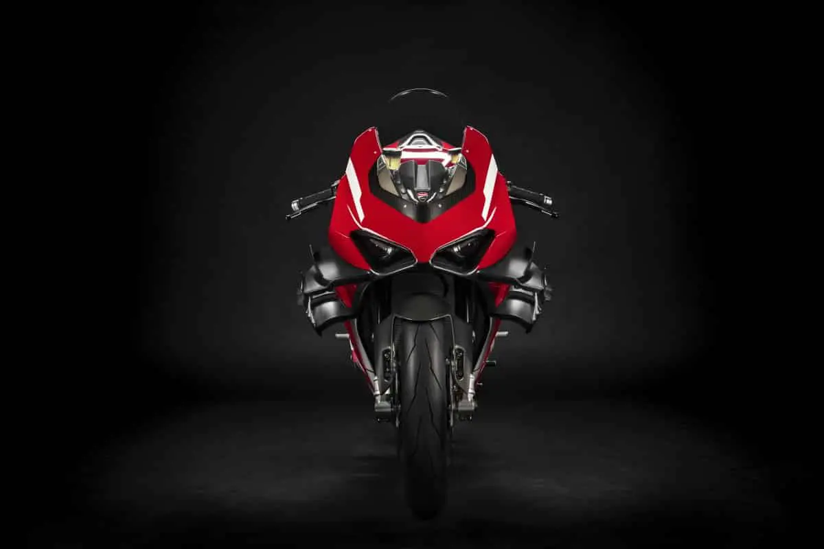 04 Ducati Superleggera V4 UC145952 High 1