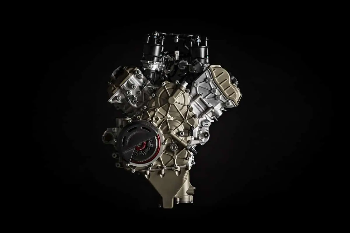 26 Ducati Superleggera V4 UC145981 High