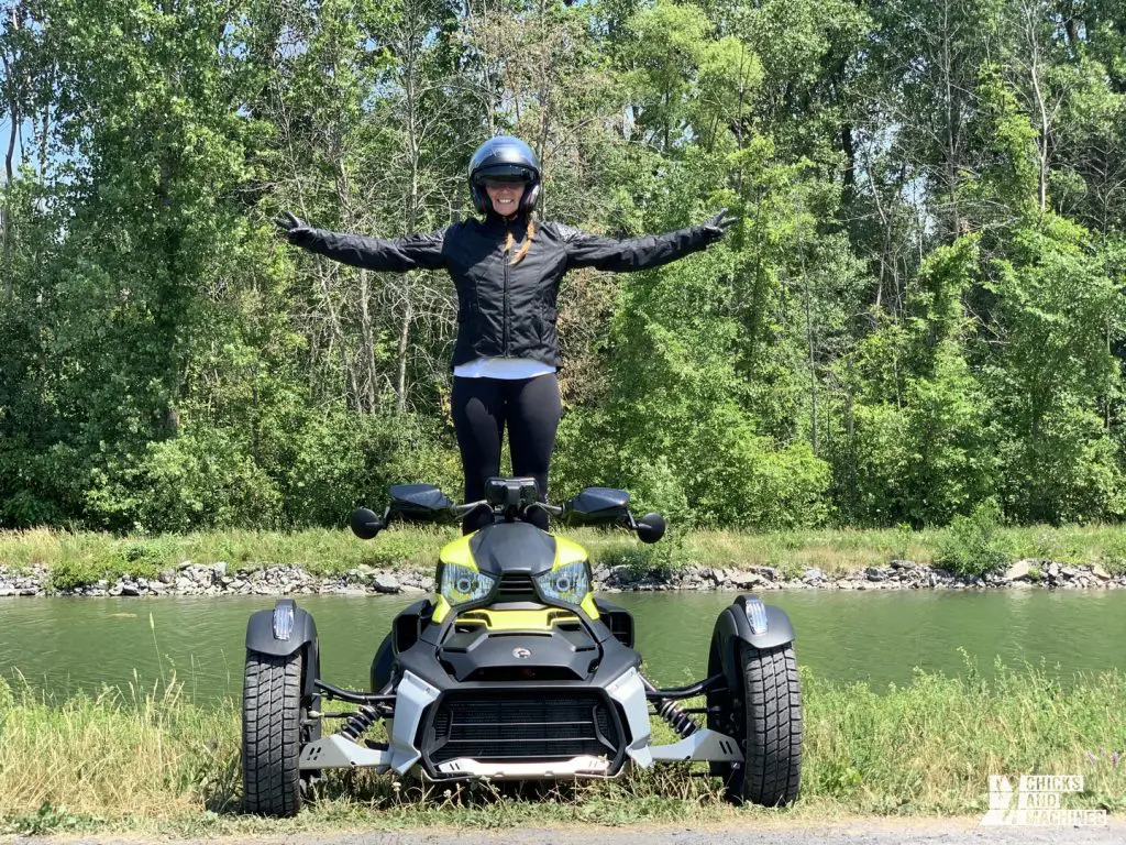 Une fille de Harley essai le Ryker 900 de Can-Am