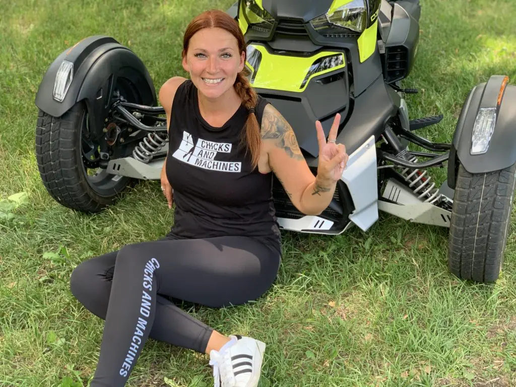 Une fille de Harley essai le Ryker 900 de Can-Am