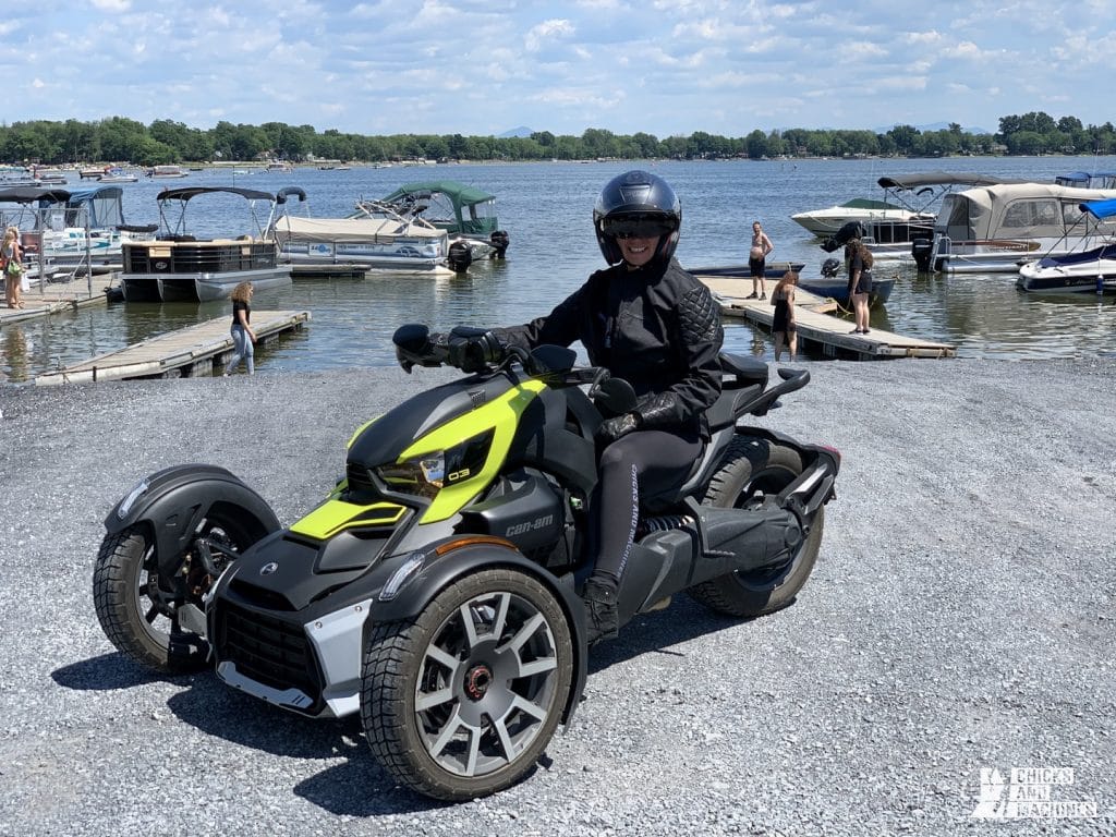 Une fille de Harley essai le Ryker 900 de Can-Am