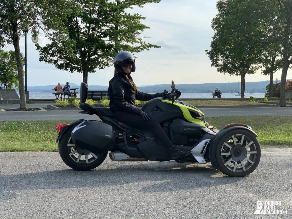 Une fille de Harley essai le Ryker 900 de Can-Am