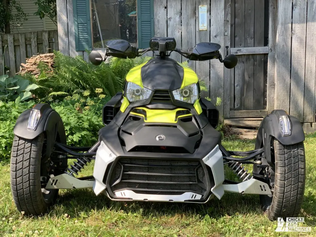 Une fille de Harley essai le Ryker 900 de Can-Am