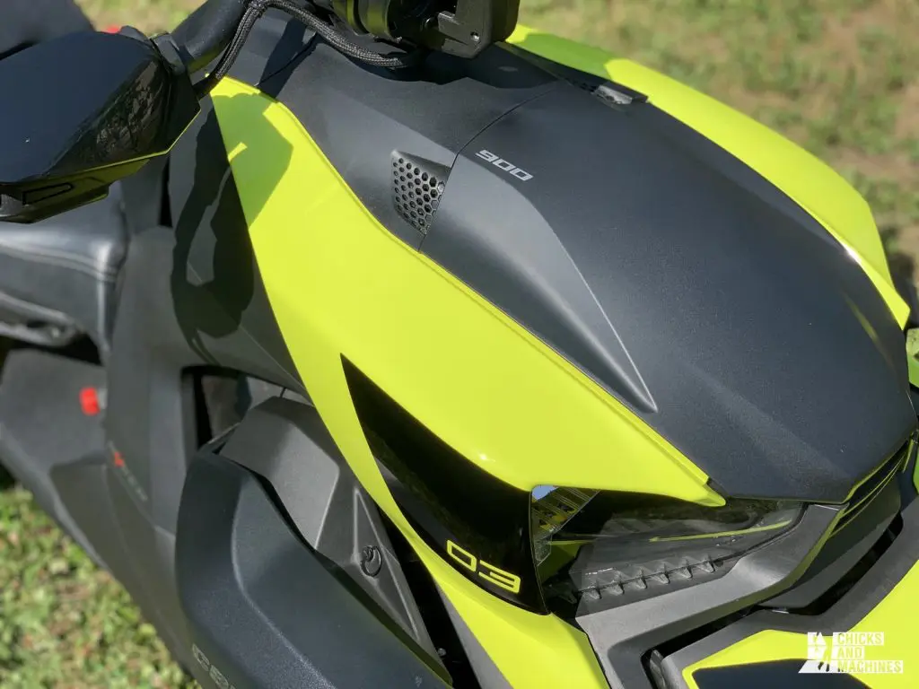 Une fille de Harley essai le Ryker 900 de Can-Am