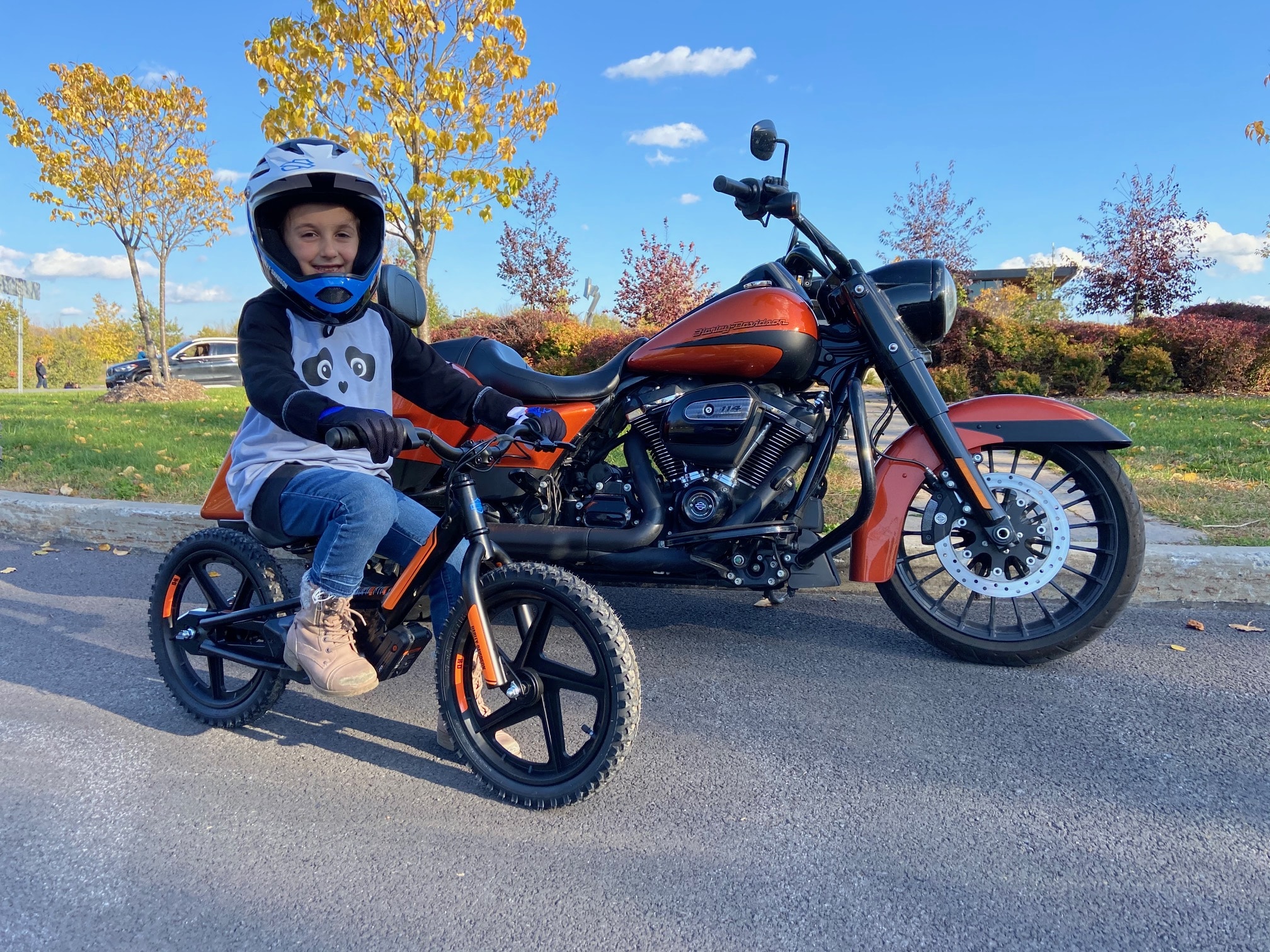LIBERTÉ, ASPHALTE ET LÉGENDES 8 100 ANS DE MOTO AU QUÉBEC - UNE HISTOIRE À DÉCOUVRIR