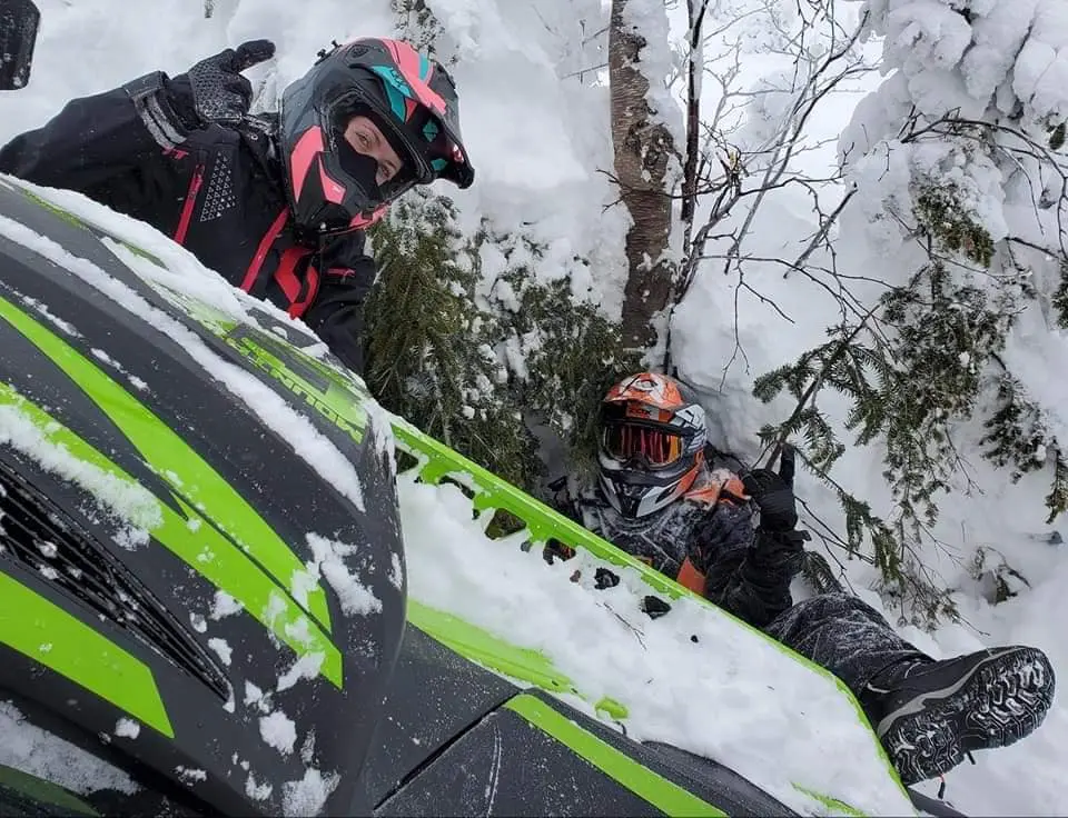 Comment débuter la motoneige hors-piste