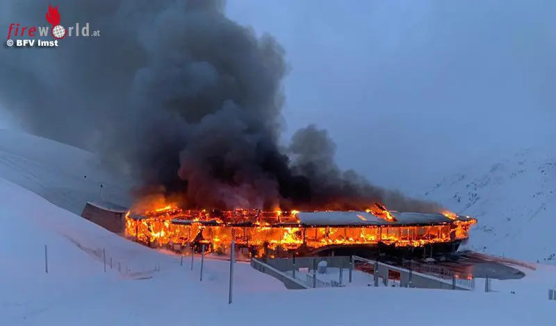 Le plus haut musée de la moto part en flamme