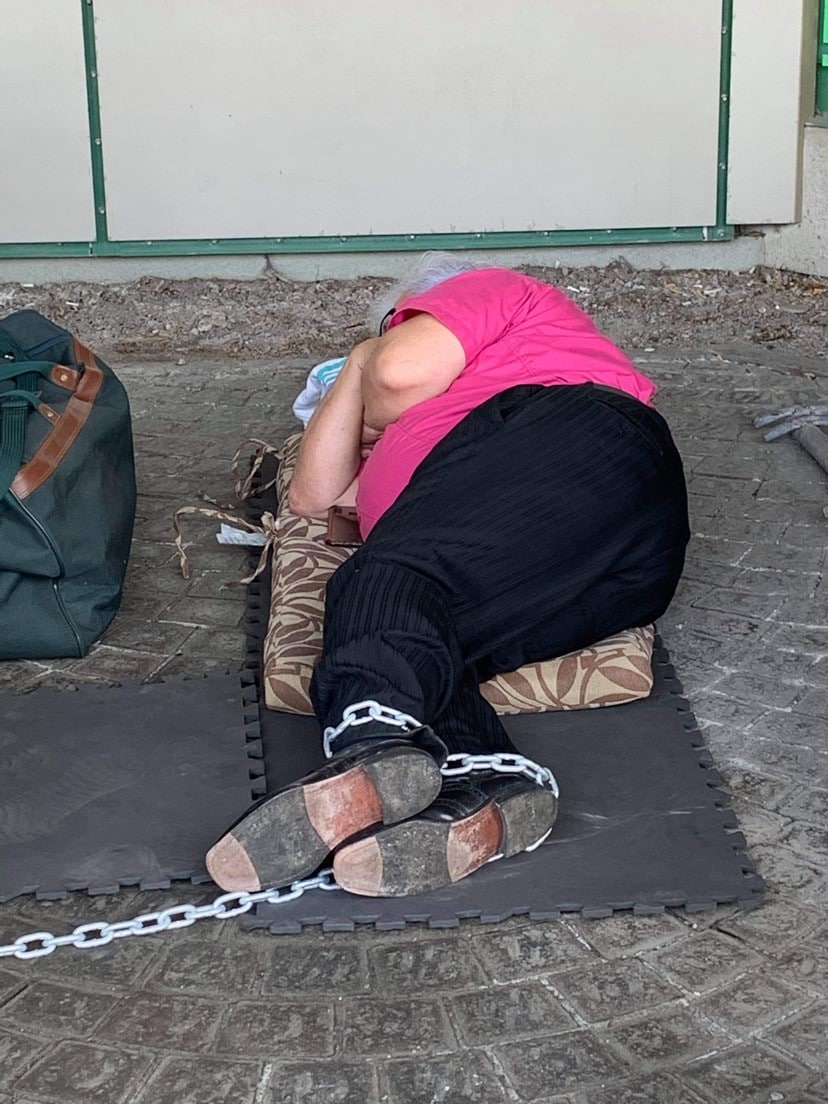 Rejean Bacon, conché devant les bureaux de la SAAQ de québec.