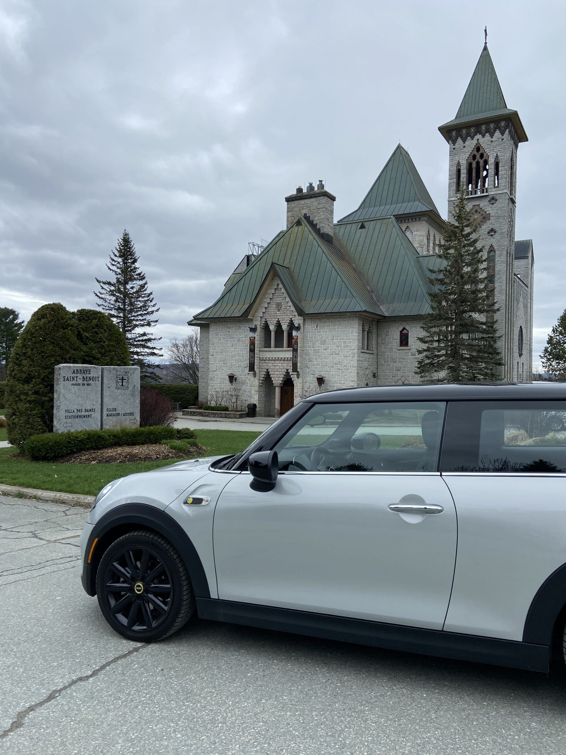 2021 MINI Cooper SE 100% electric in front of a Québec cheese factory
