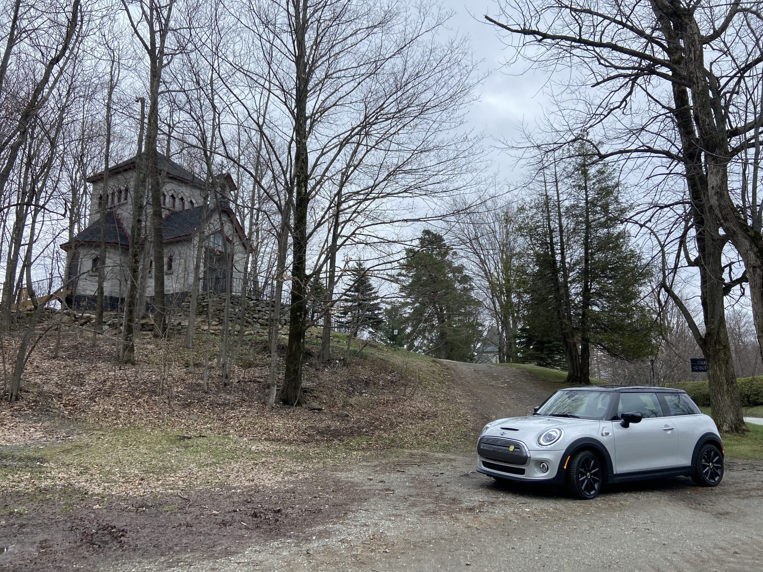2021 MINI Cooper SE 100% electric in front of a Québec cheese factory
