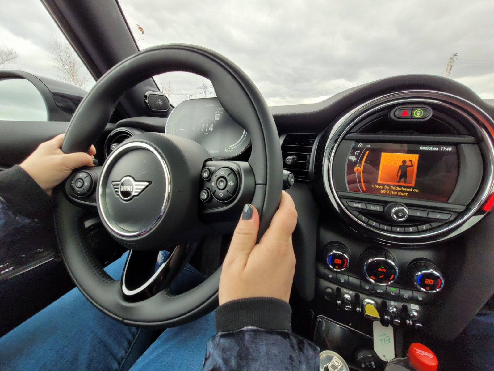 2021 MINI Cooper SE 100% electric - steering wheel