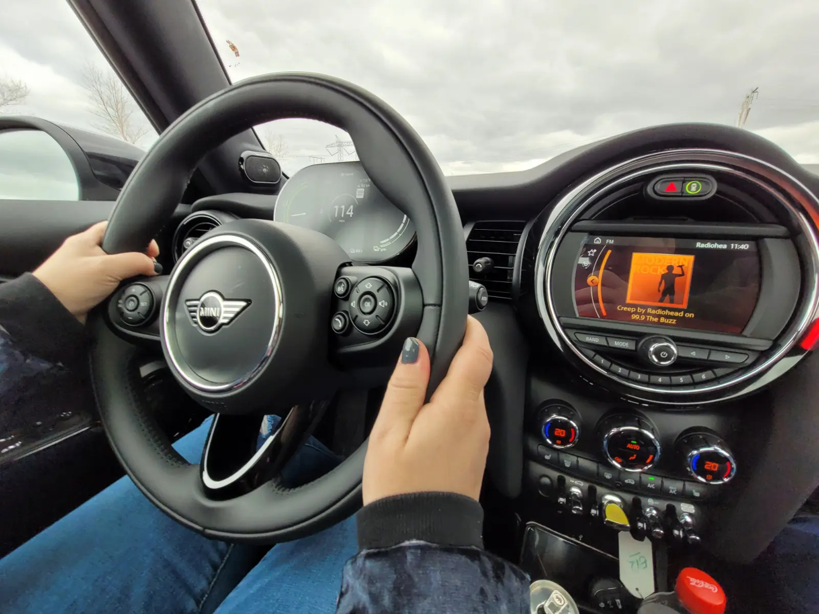 2021 MINI Cooper SE 100% electric - steering wheel 2021 MINI Cooper SE 100% electric - steering wheel