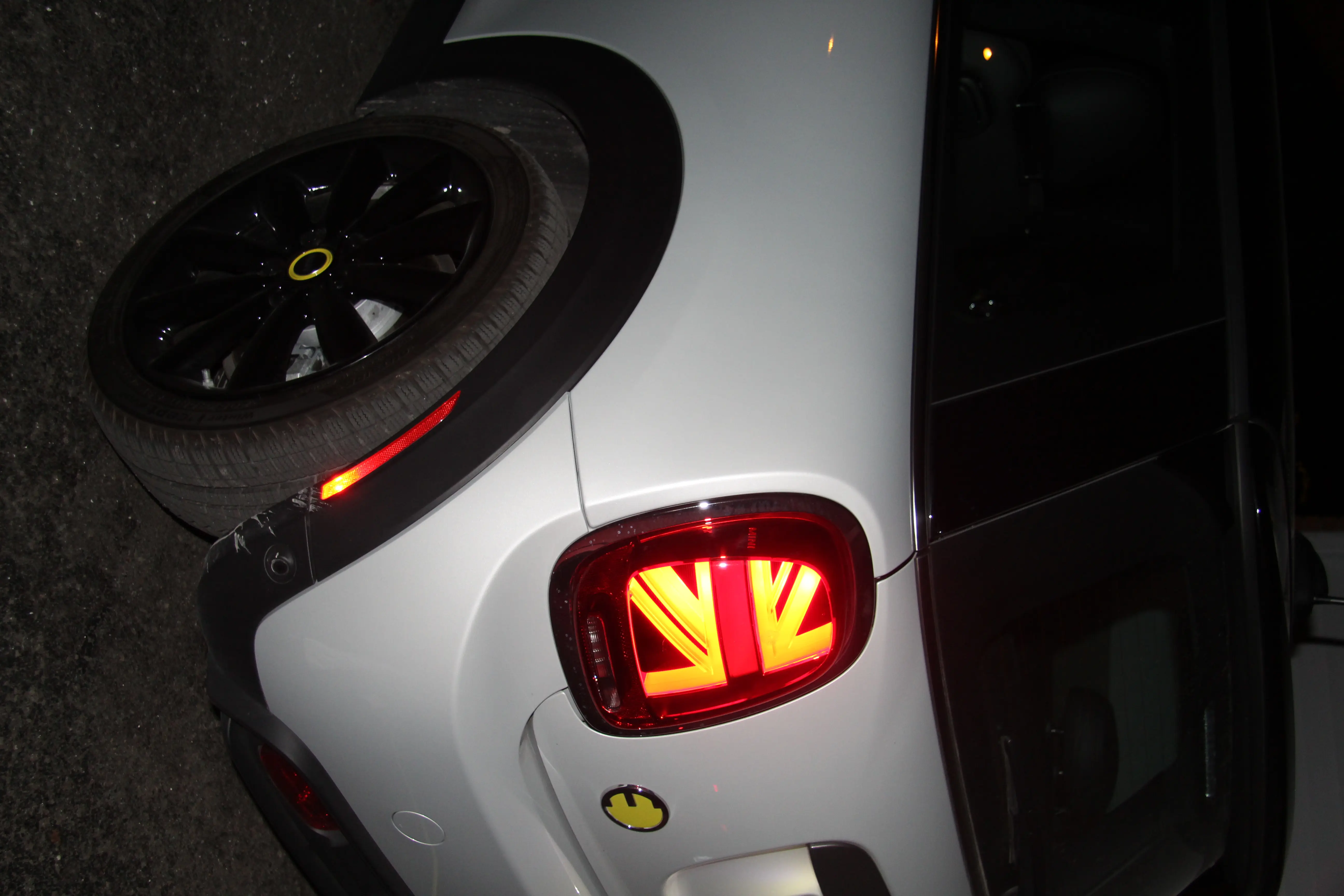 2021 MINI Cooper SE 100% electric Union Jack rear lights 2021 MINI Cooper SE 100% electric Union Jack rear lights