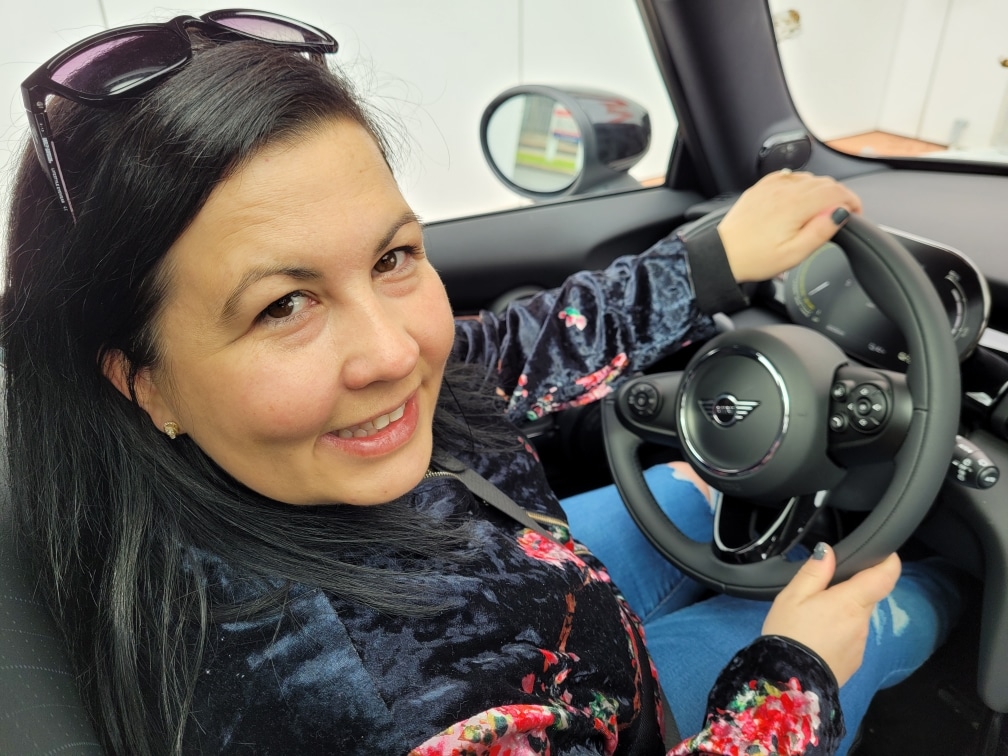 Chicks And Machines Contributor at the wheel of a 2021 MINI Cooper SE 100% electric