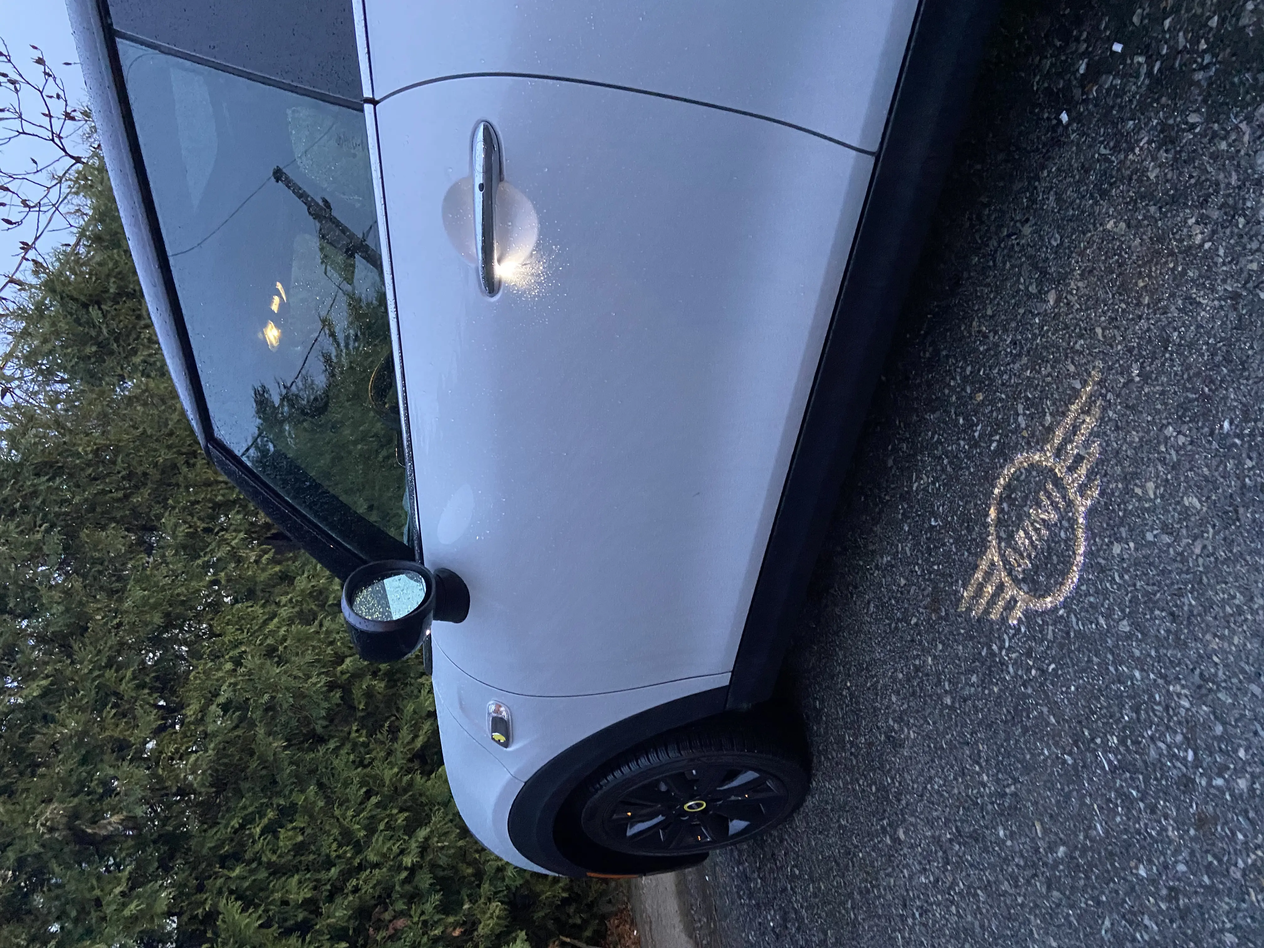 2021 MINI Cooper SE 100% electric - logo projector light 2021 MINI Cooper SE 100% electric - logo projector light