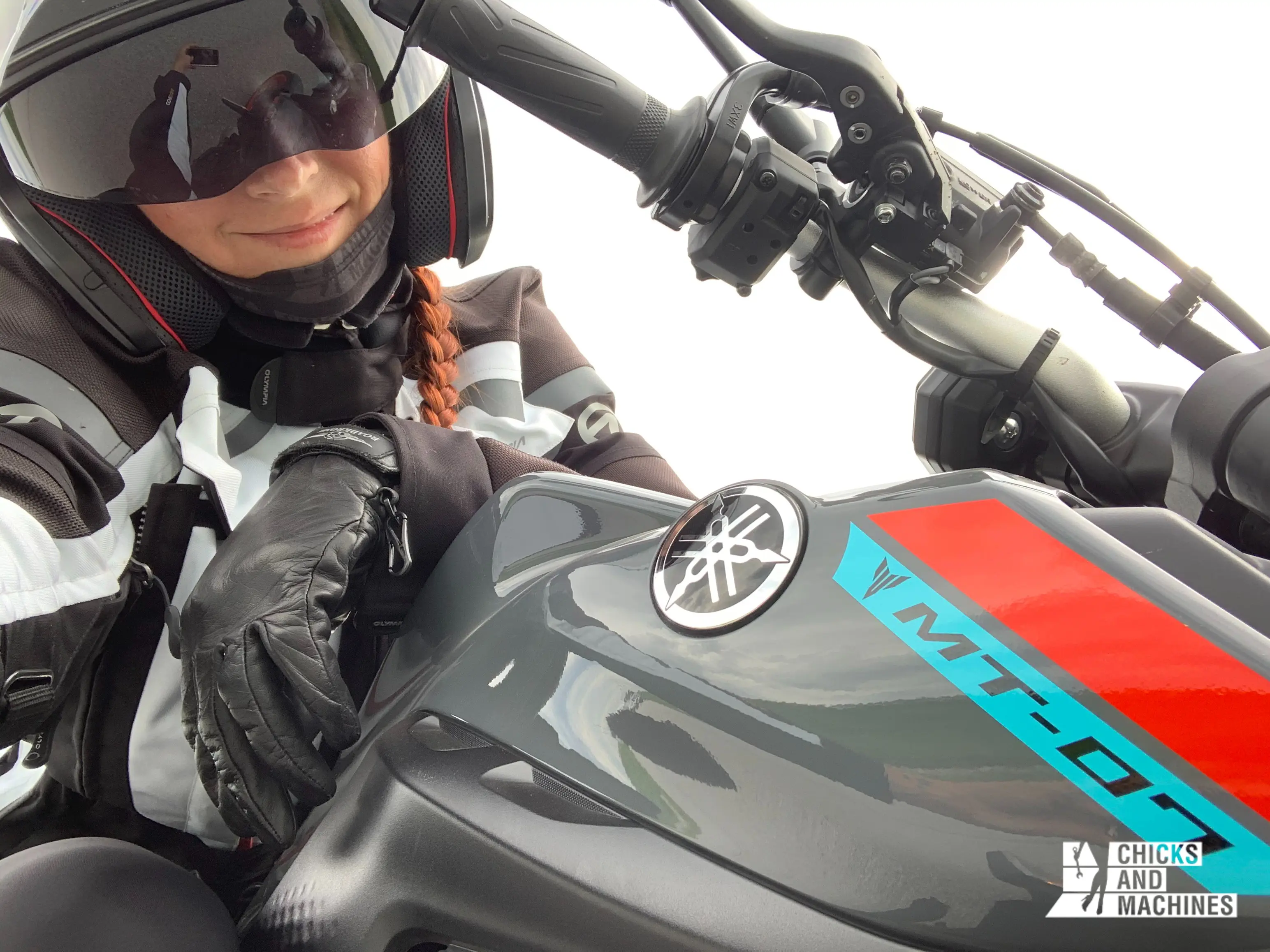 Caro durant son essai routier avec la Yamaha MT-07 2021