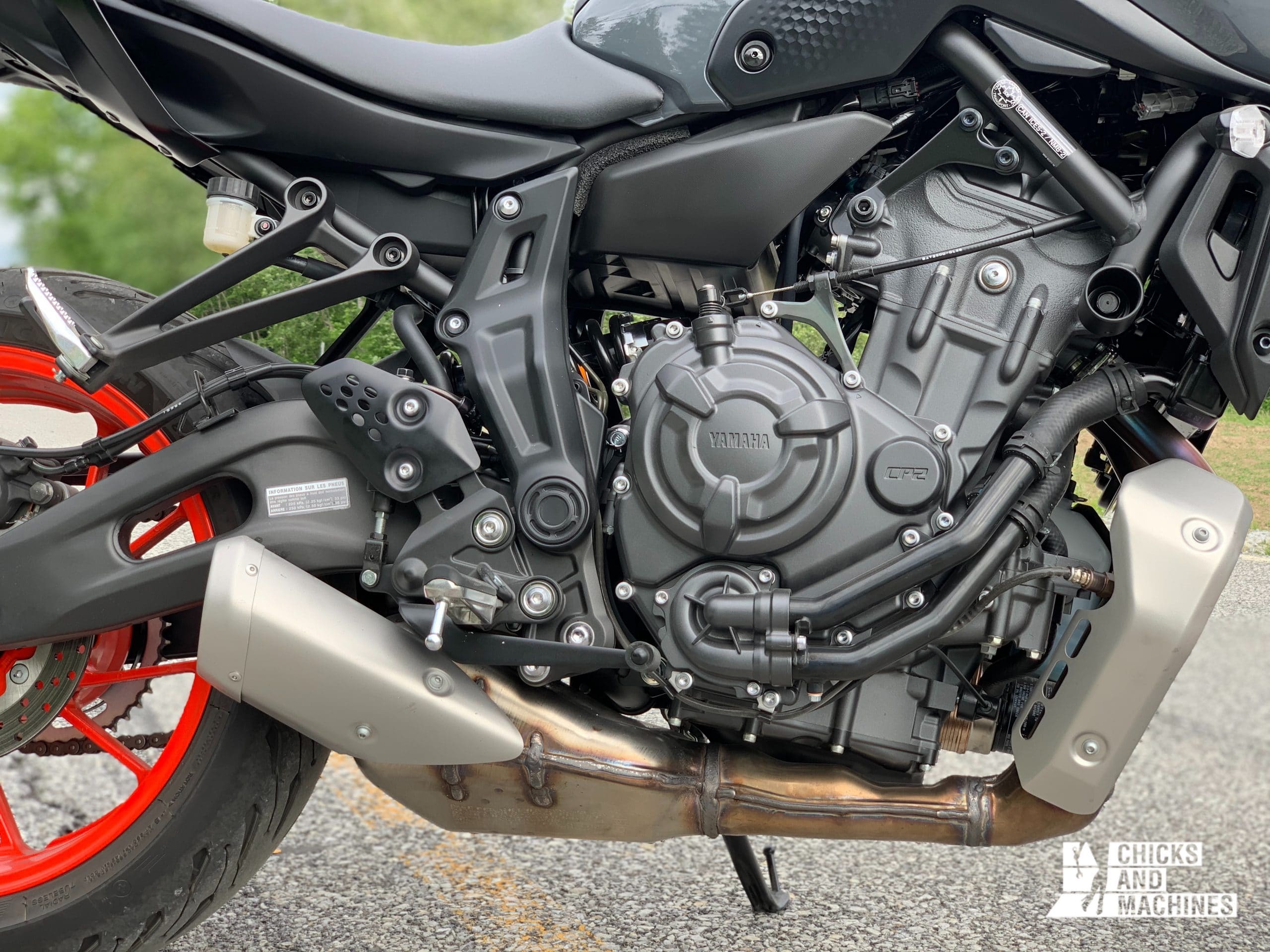 Essai de la moto Yamaha MT-07 2021 : j’ai troqué mon Sportster 2006 ! 6 Le nouveau design moteur de la Yamaha MT-07 2021