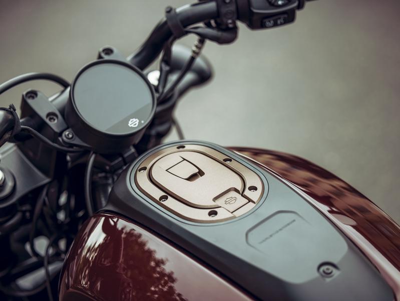 The brand new LCD screen equipped with several features. Photo: https://www.harley-davidson.com/ca/en/motorcycles/sportster-s.html