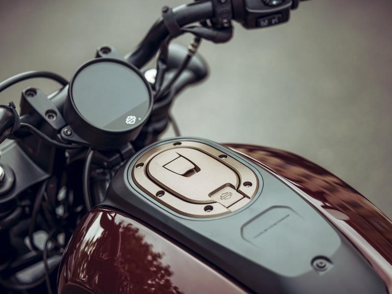 Découvrez la Sportster S 2021 : la nouvelle moto Harley-Davidson ! 23 Le tout nouvel écran ACL équipé de plusieurs fonctionnalités. Source: https://www.harley-davidson.com/ca/fr/motorcycles/sportster-s.html