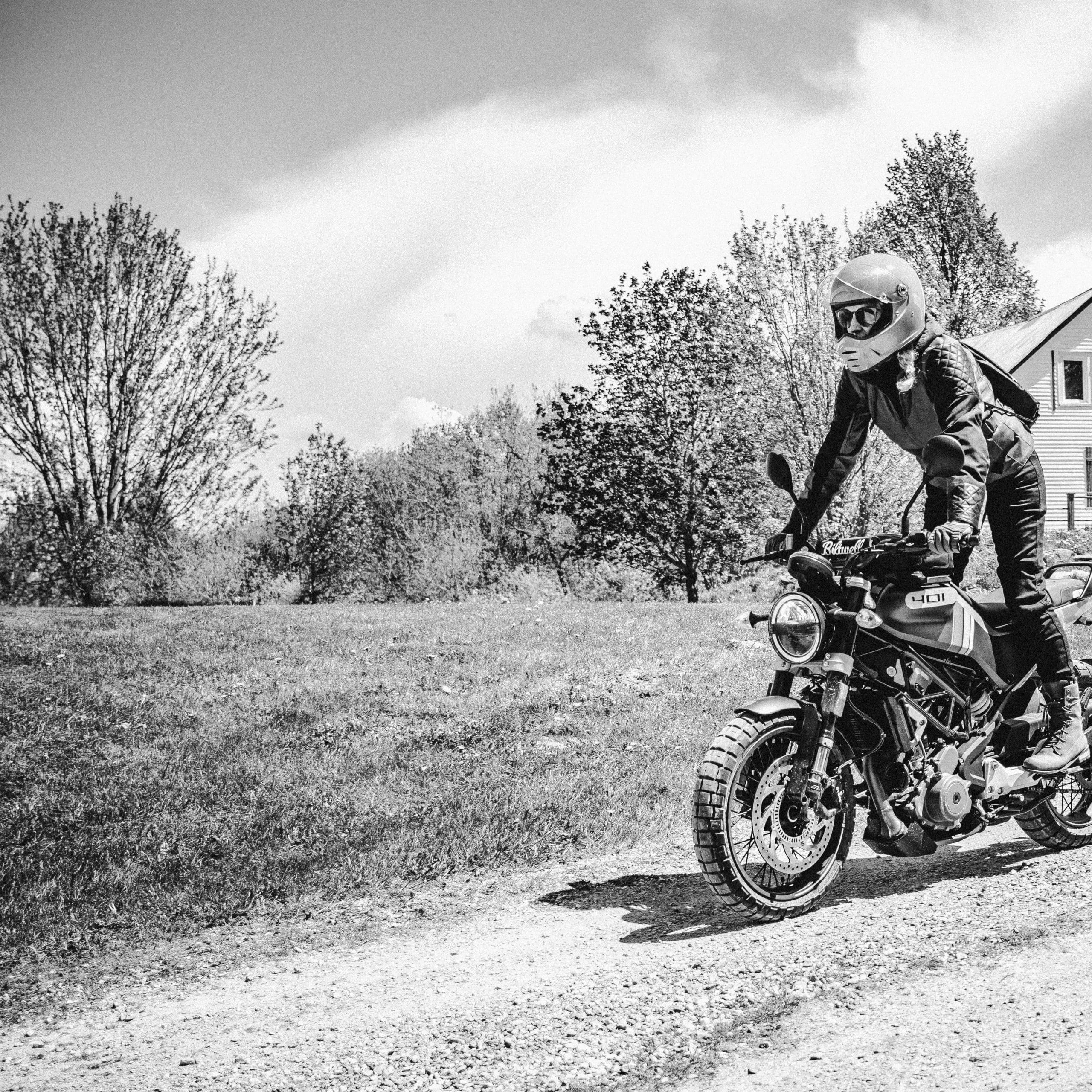 Marie-Pier: la nouvelle collaboratrice passionnée, polyvalente et guidée par la soif d'apprendre ! 15 Marie-Pier au volant de sa belle moto