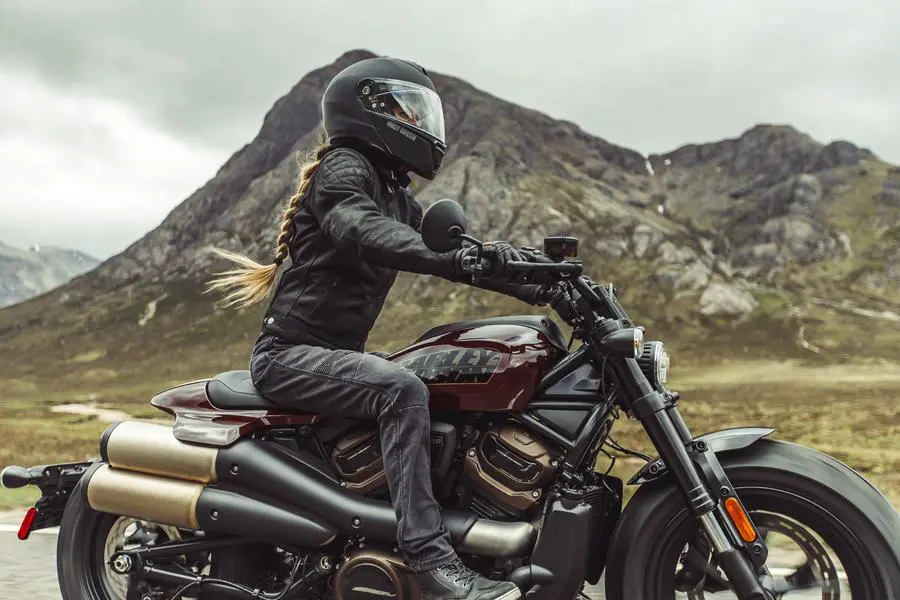 Le Sportster S 2021, pour un look féroce ! Source: https://www.harley-davidson.com/ca/fr/motorcycles/sportster-s.html