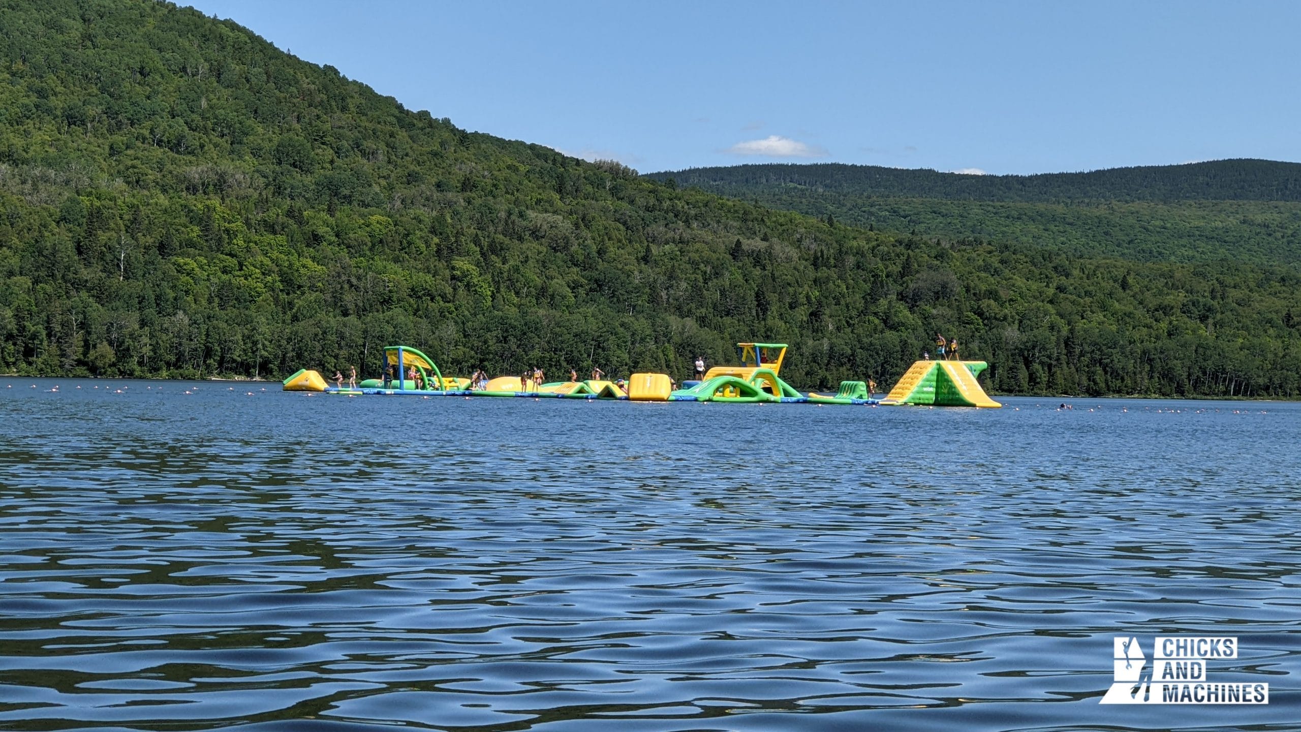 Les plus grands jeux gonflables aquatiques au Québec
