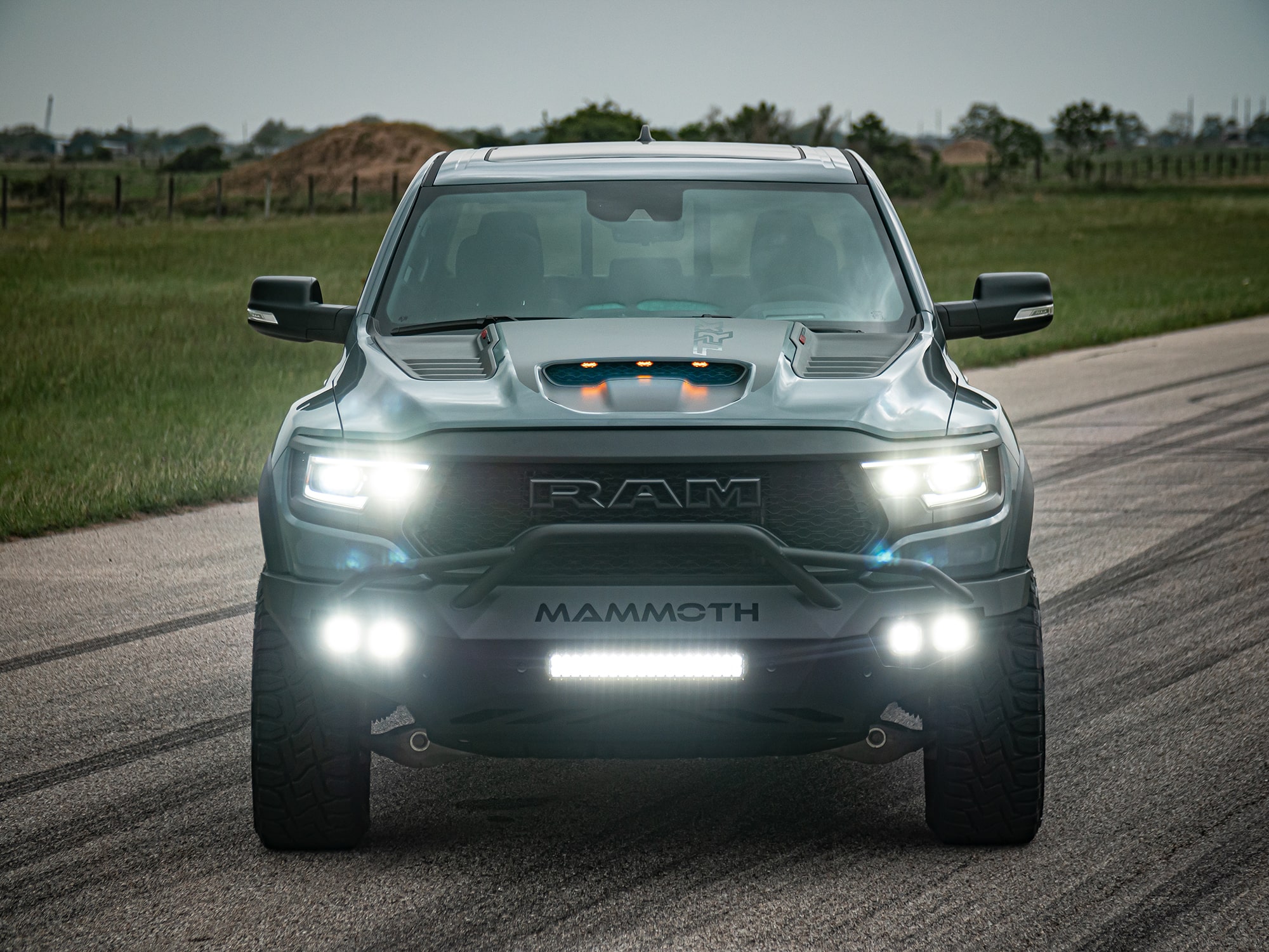 The RAM 1500 TRX MAMMOTH: a high performance vehicle! 3 The RAM 1500 TRX Mammoth, a look to turn heads! Source: http://hennesseyperformance.com/vehicles/dodge/ram-1500-trx/