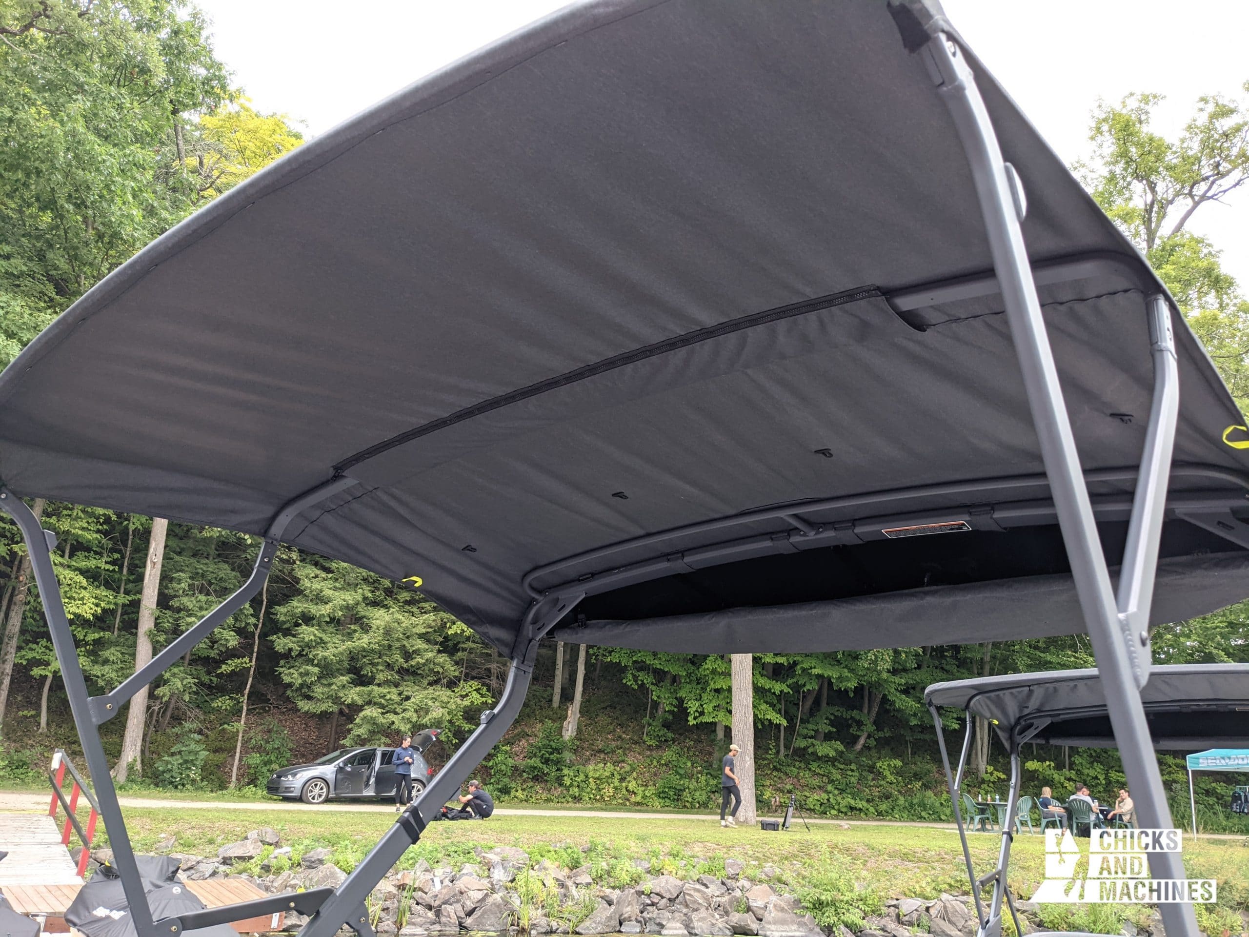 Le ponton Switch 2022 de Sea-Doo : les impressions d’une petite nouvelle ! 30 Le toit du ponton Switch