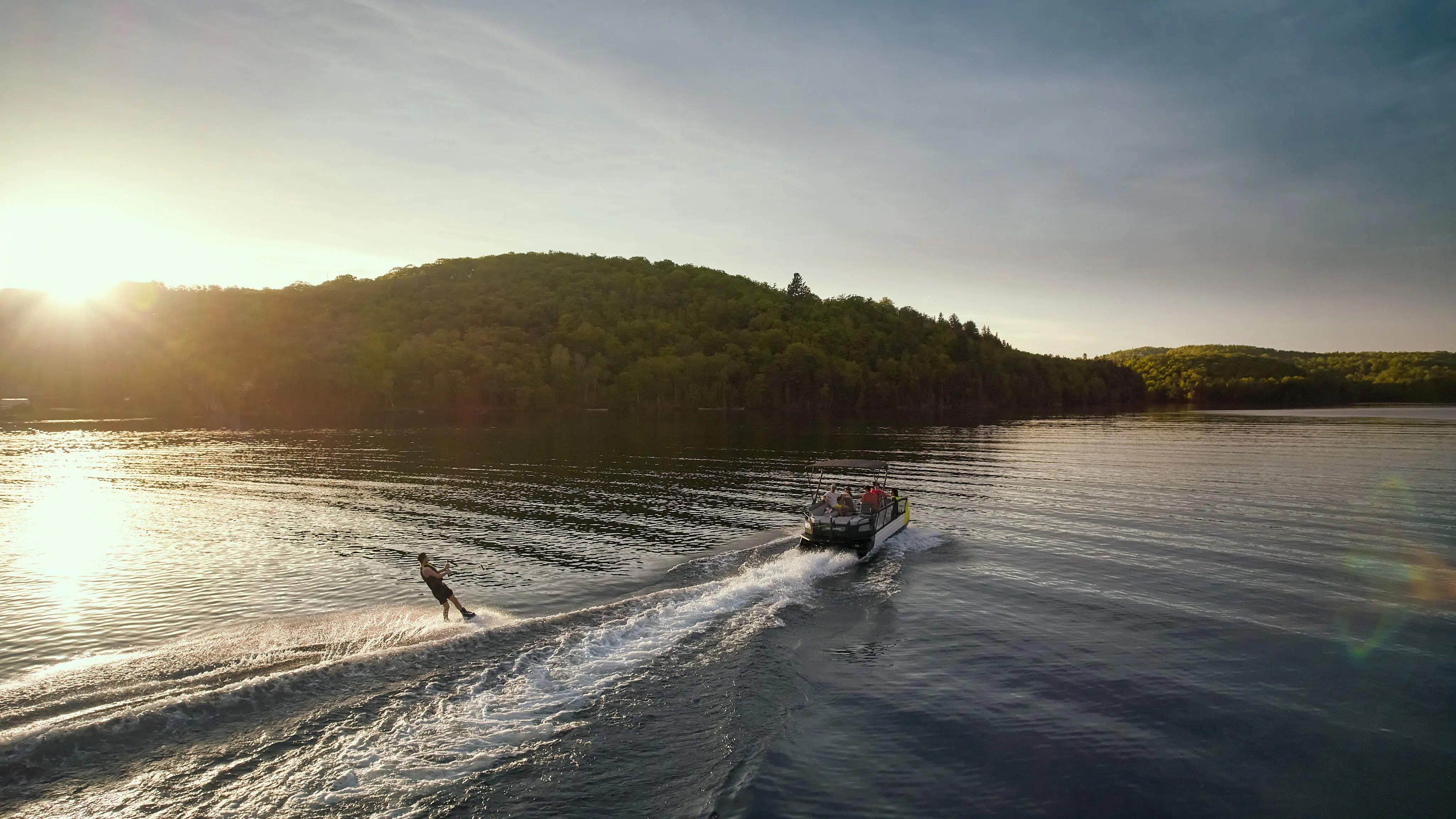 Water sports made easy with Switch Sport. Source: https://www.sea-doo.com/ca/en/pontoons/switch-sport.html
