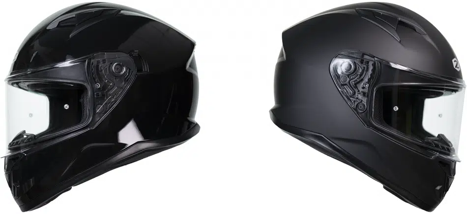 The Zenith Helmet in matte or glossy black. Photo: http://motoplus.ca/conso/2021/04/zox-zenith/