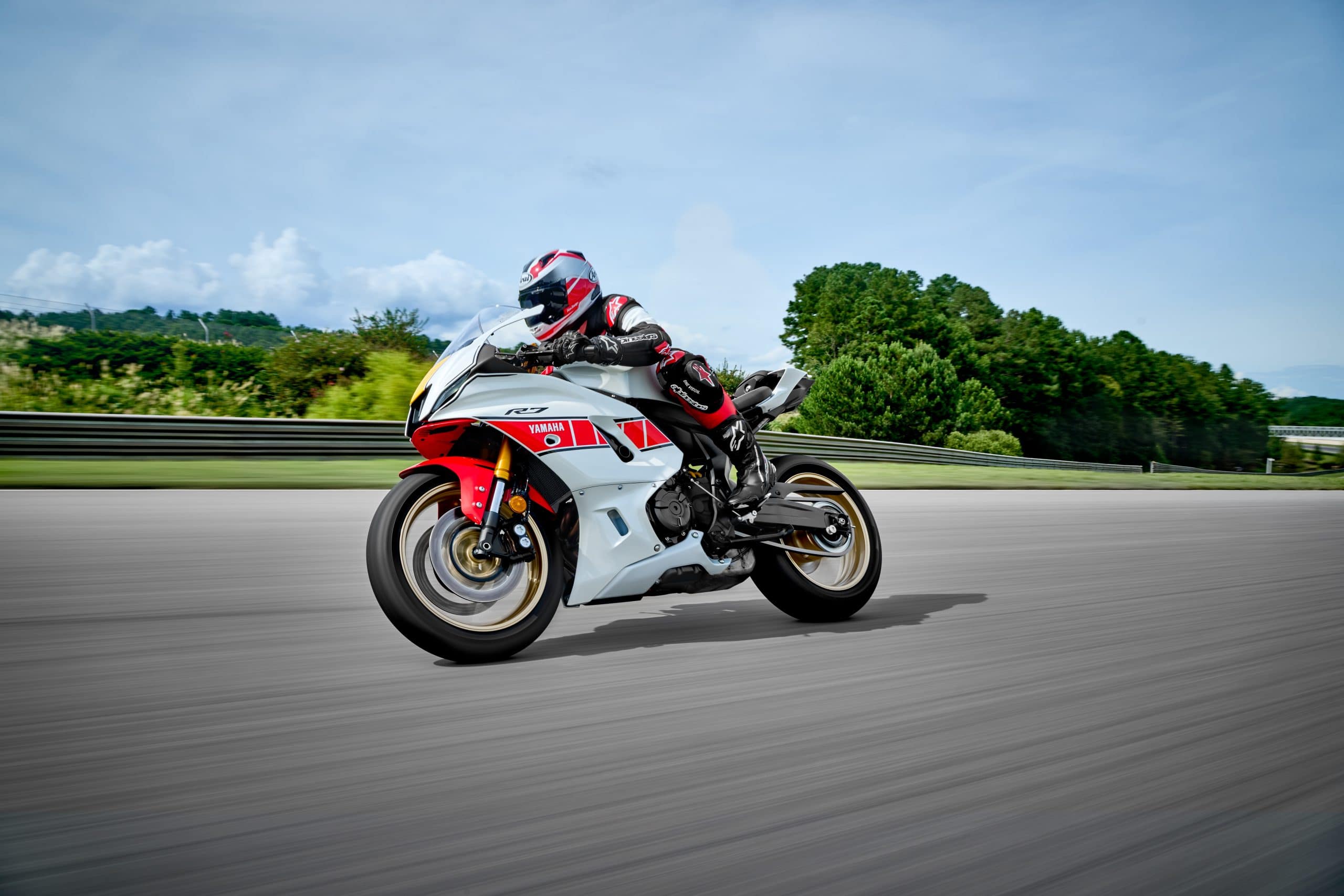 La Yamaha YZF-R7 vous donnera une conduite des plus sportives. Source: https://www.yamaha-motor.ca/fr/route/motocyclettes