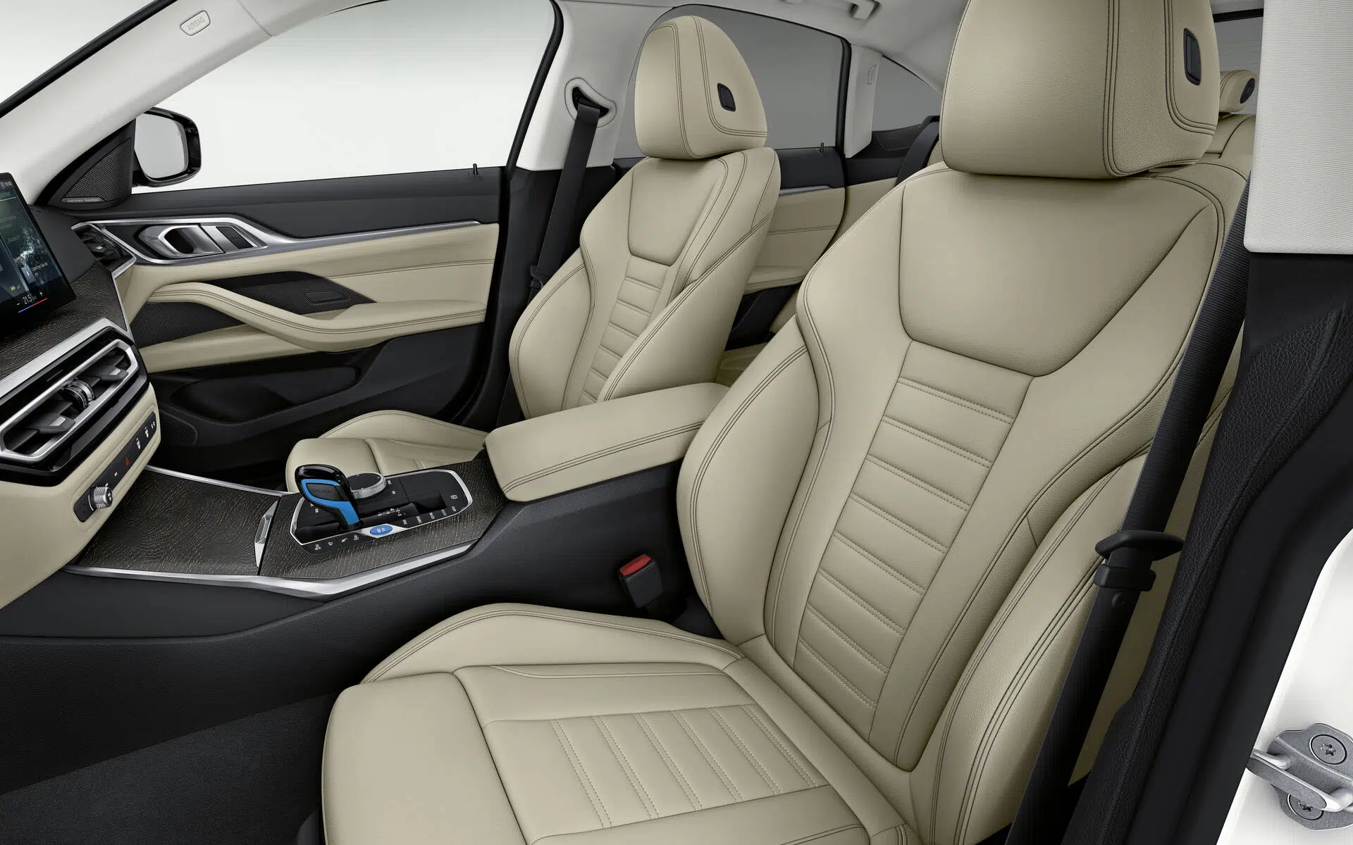 Confort assuré à bord de la BMW i4 2022 ! Source: www.guideauto.ca
