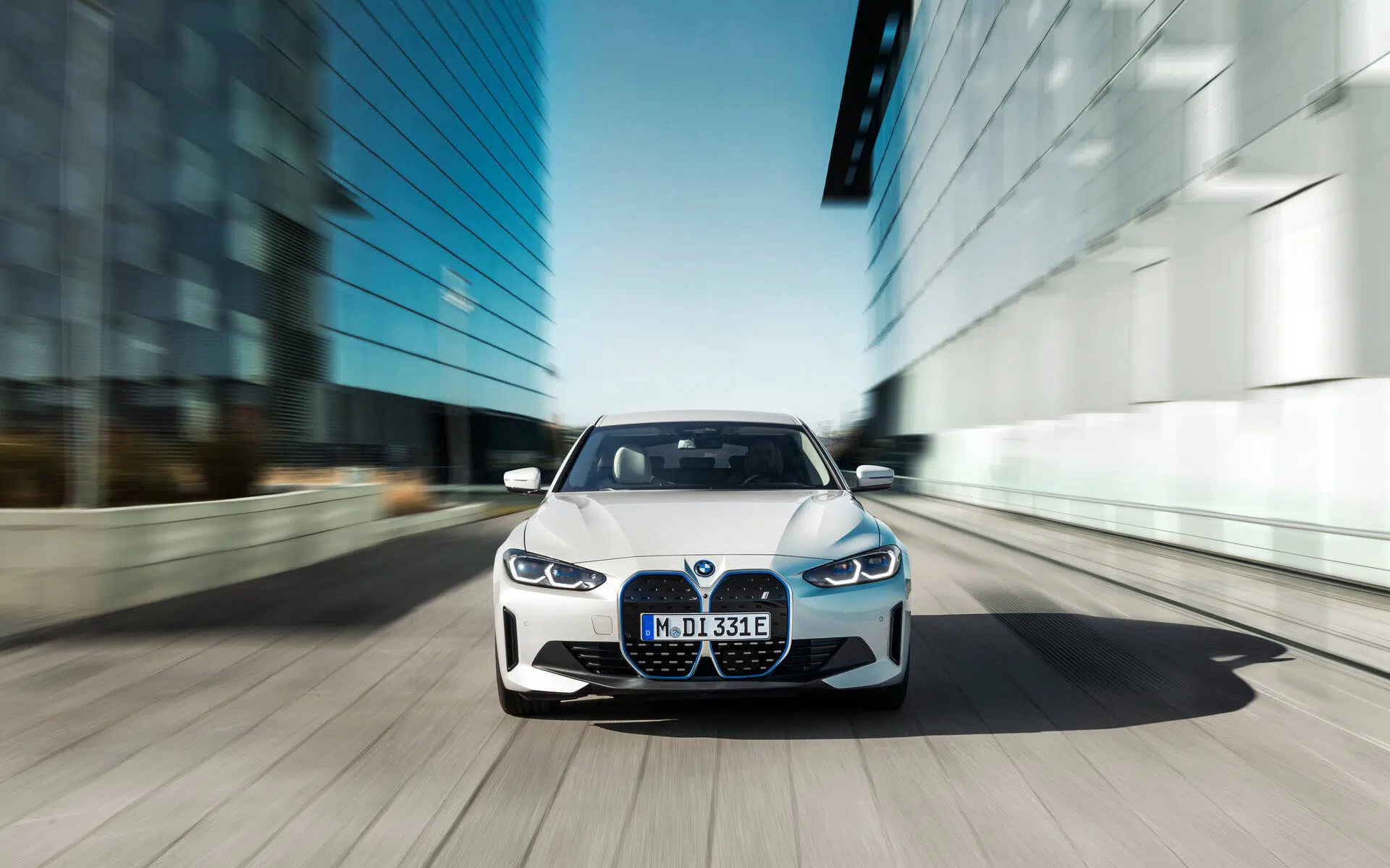 The BMW i4 M50 offers 536 horsepower. Source: www.guideauto.ca