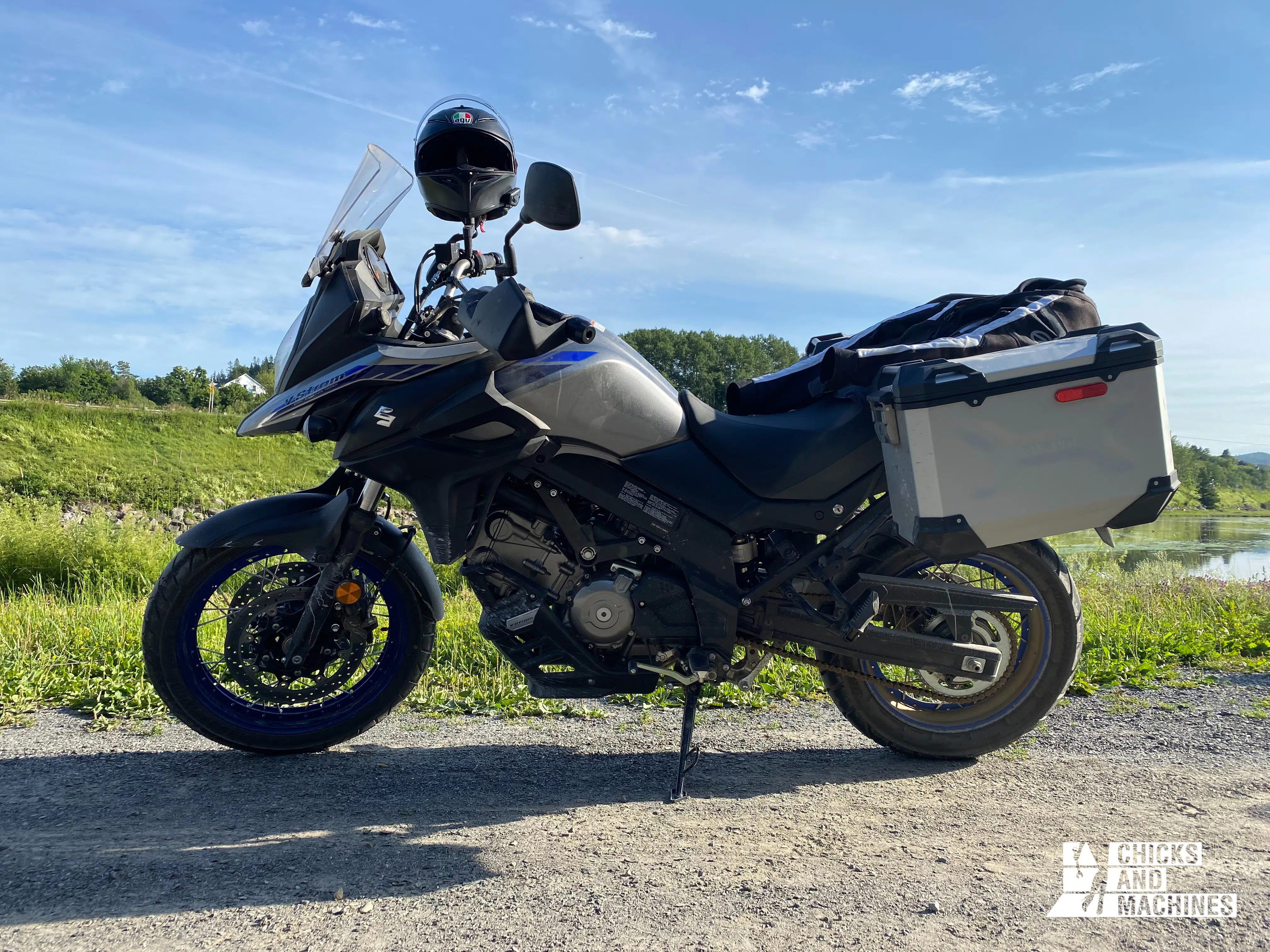 La V-Strom 650 2021 est élégante avec son design original.