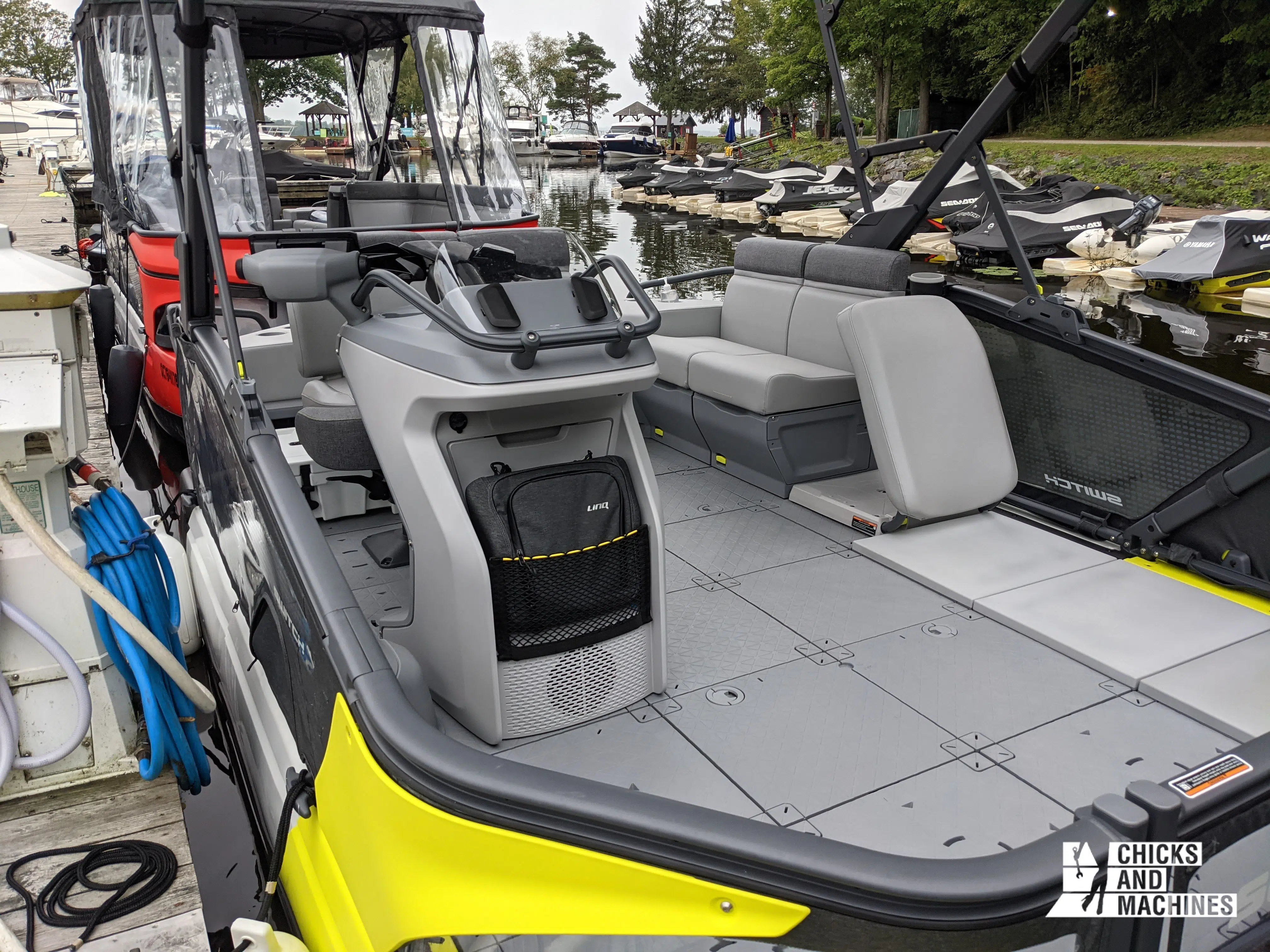 The modular platform of the Switch pontoon: easy to use!