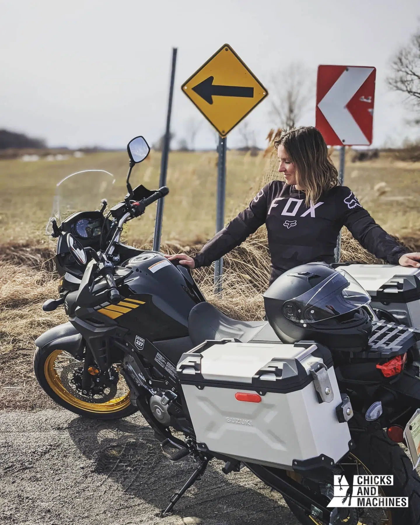 C'est au tour de la V-Strom 650 de partager son temps avec l'ensemble Legion de Fox