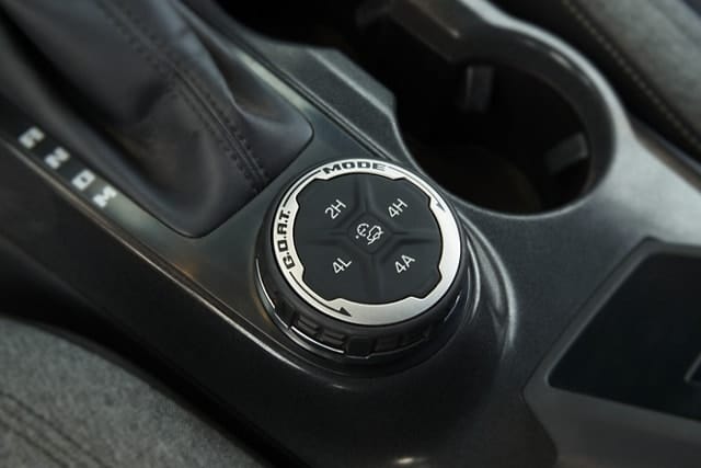 Les commandes intuitives et faciles d’accès qui permettent de modifier rapidement les différents modes d’attaque du véhicule. Source: Ford.ca