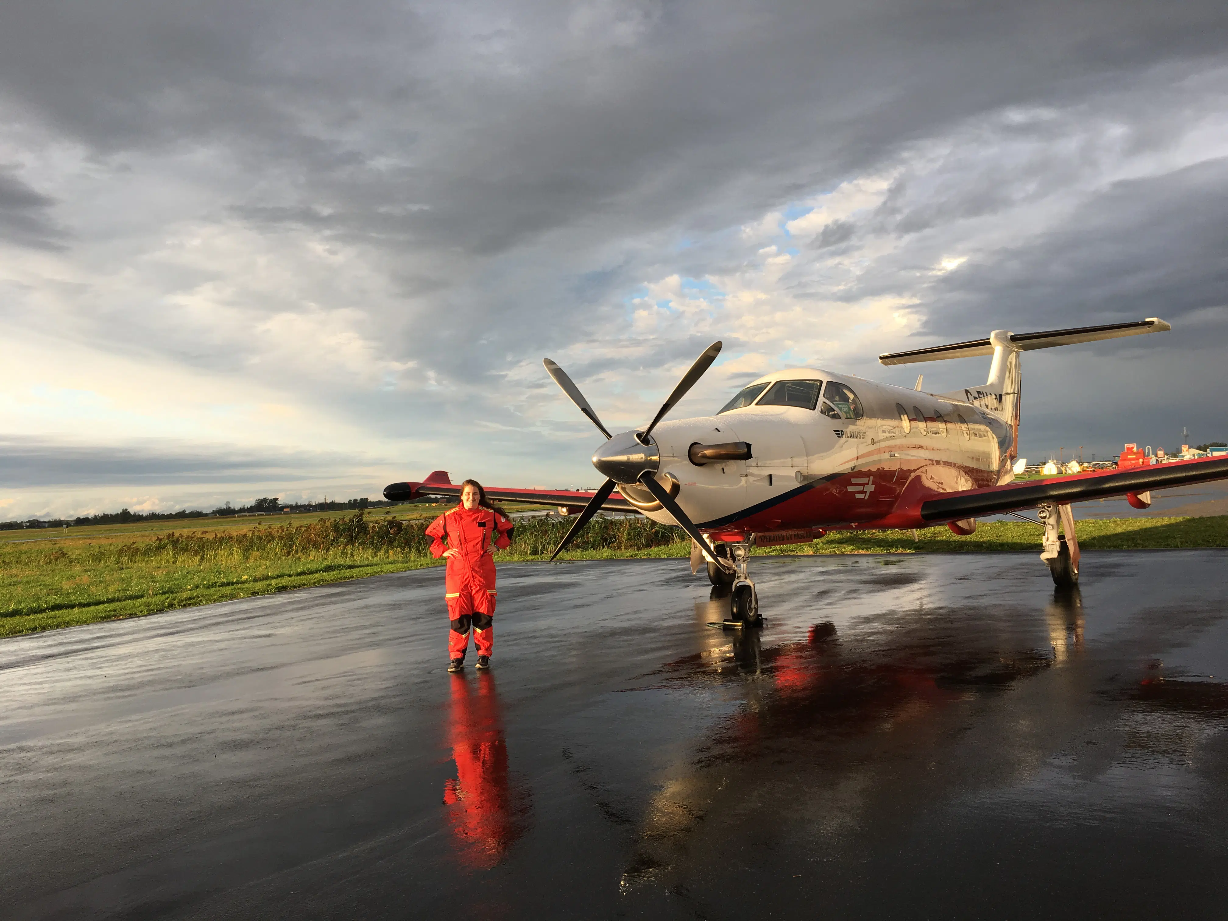 Myriam accompagnée de son avion Medevac