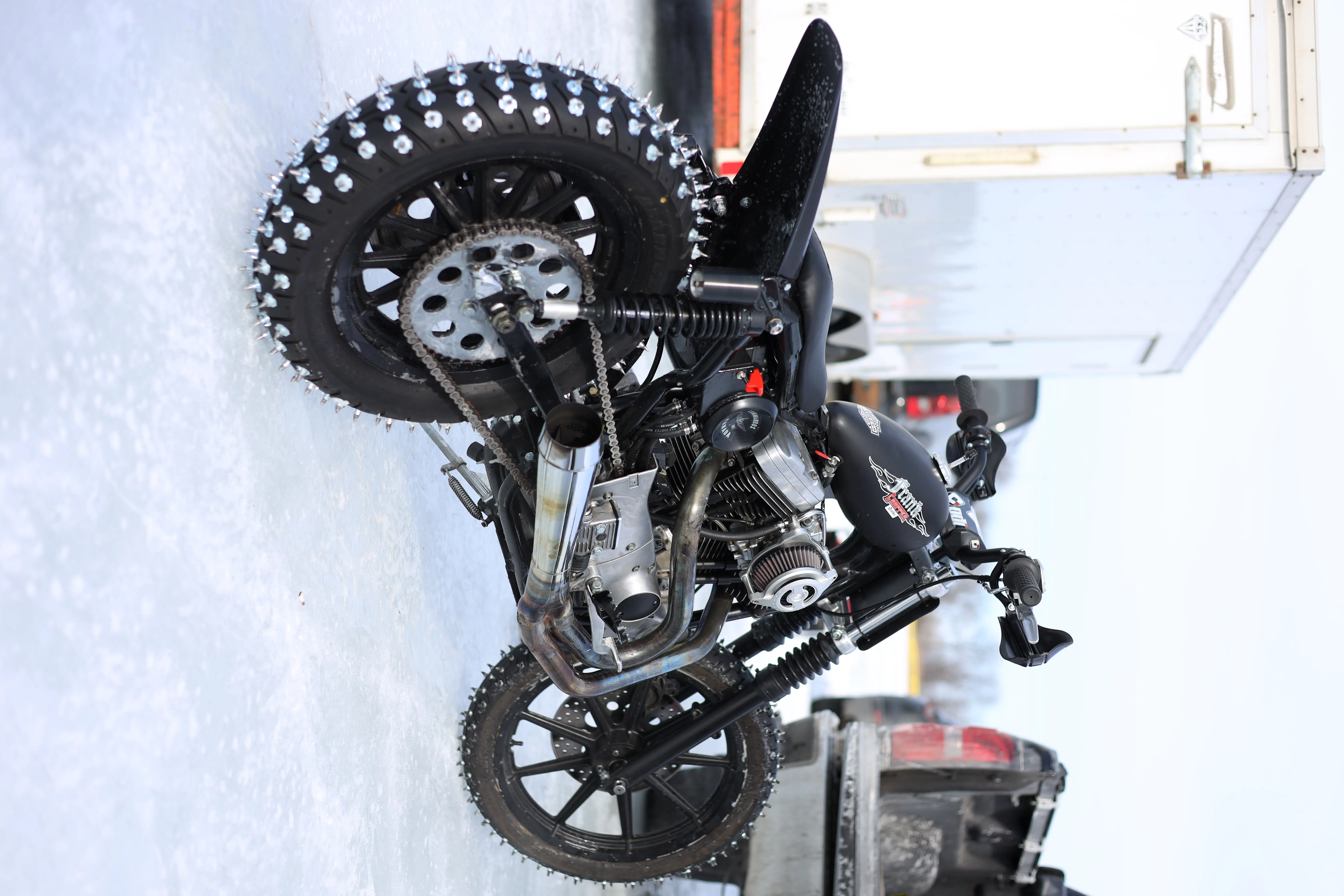 Une autre moto badass du Harley Drag On Ice
