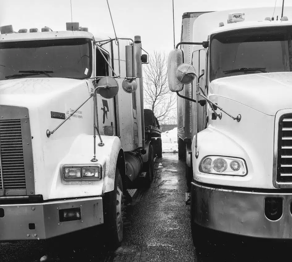 Deux camions du CFTC