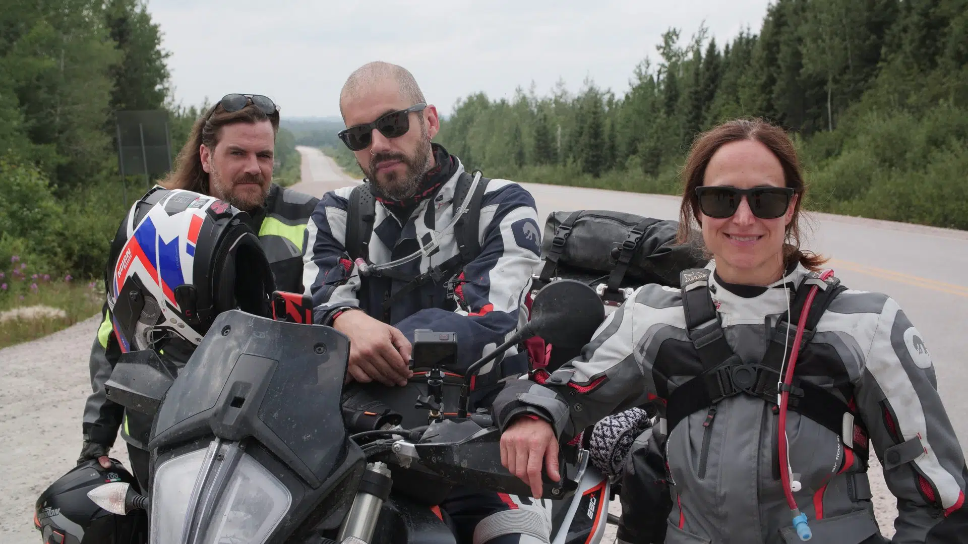 Nomades à moto: Pascal Belisle, Charles Edouard Carrier et Marie-Claude Boudreau