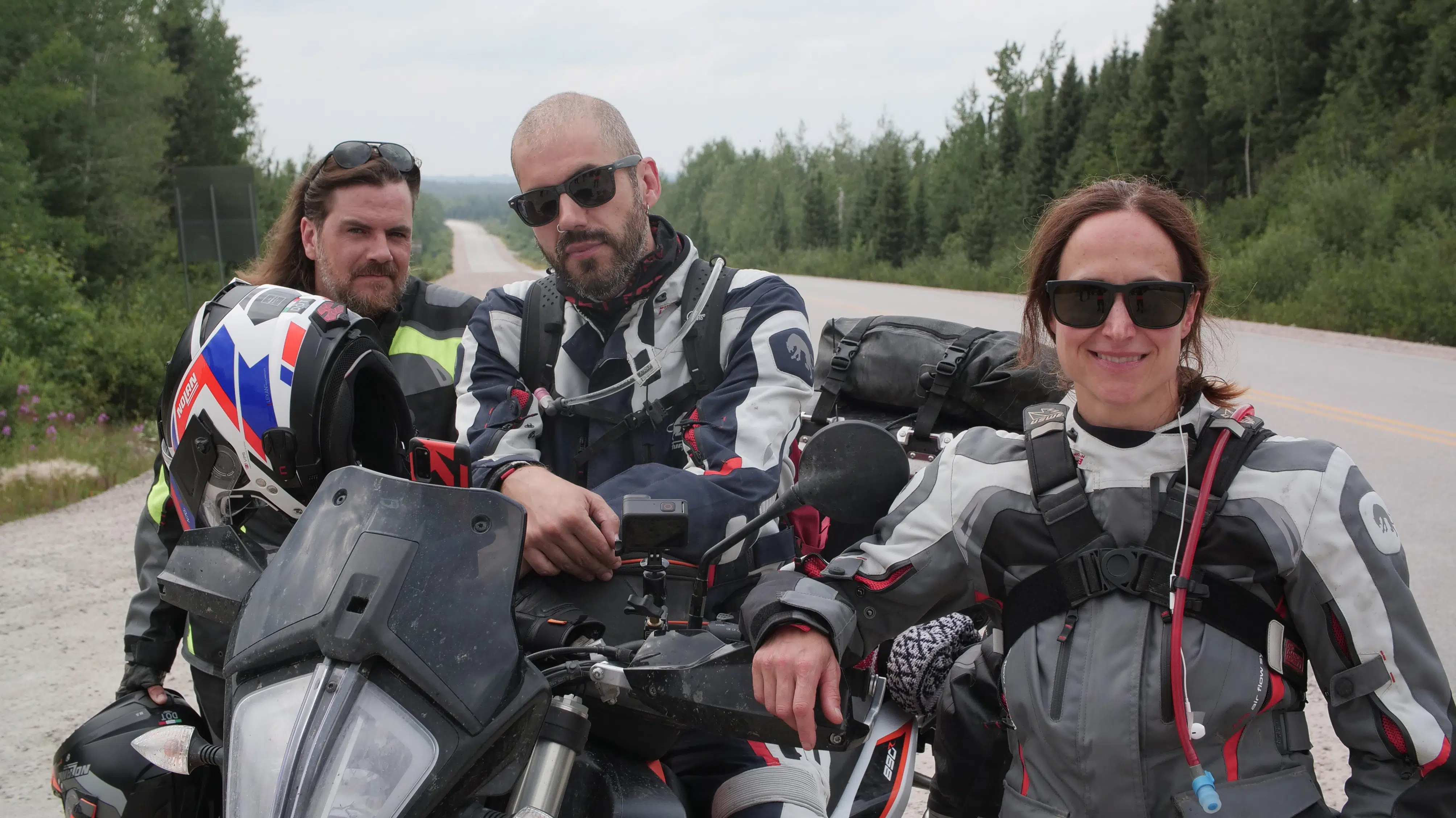 Nomades à moto: Pascal Belisle, Charles Edouard Carrier et Marie-Claude Boudreau