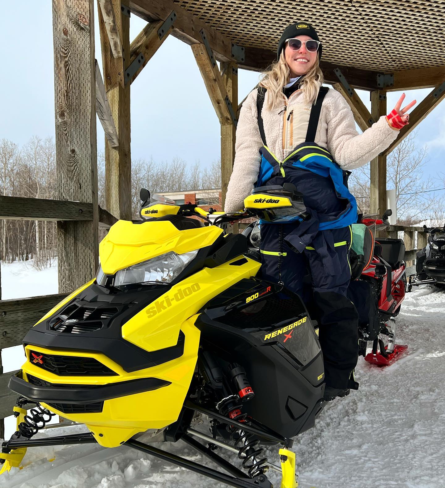 Découvrir la Renegade X-RS 900 ACE Turbo R 2022 7 Cyndi sur la Ski-Doo Renegade X-RS 900 Ace Turbo 2022