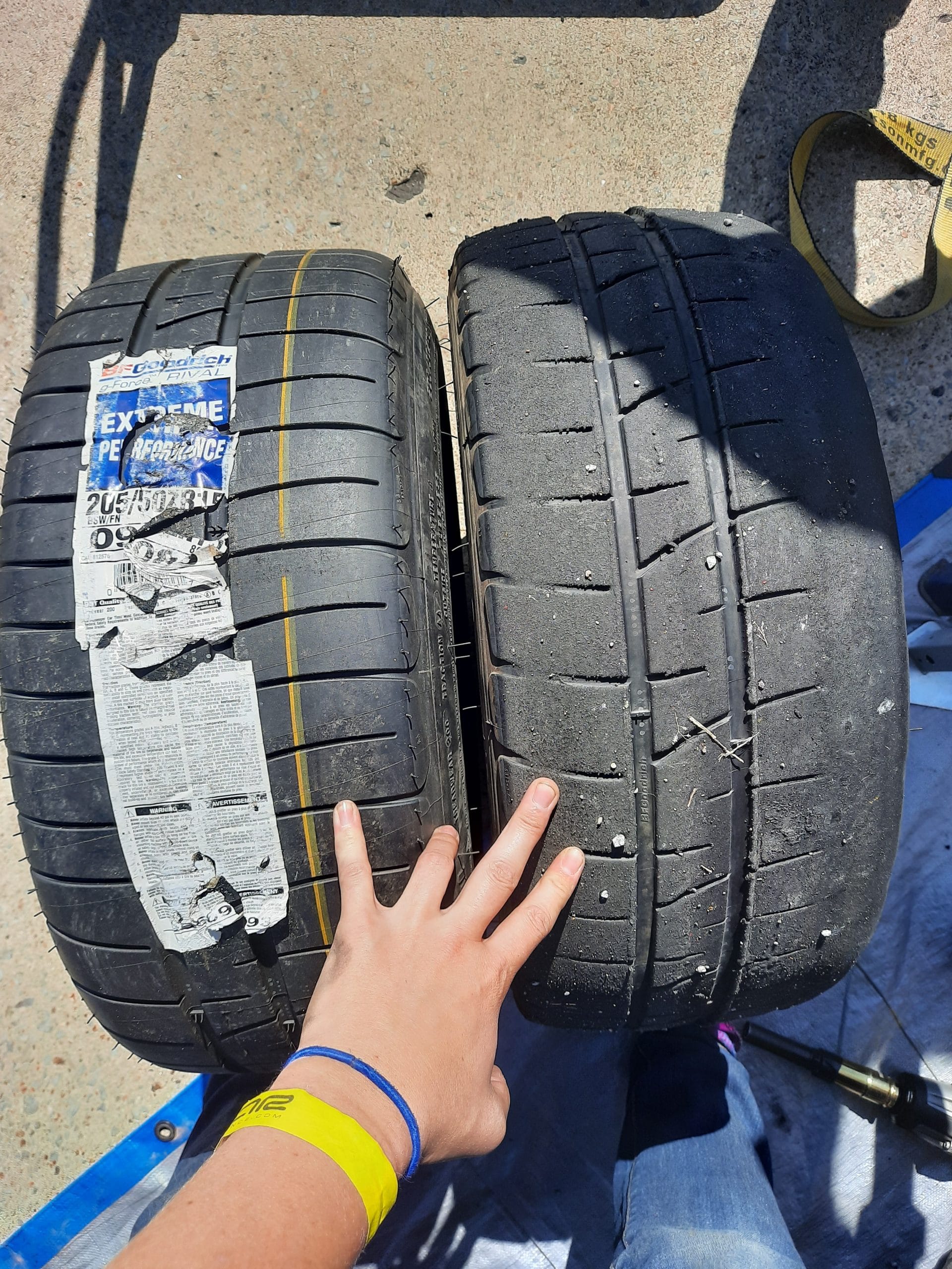 Usure des pneus après quelques journées de circuit.