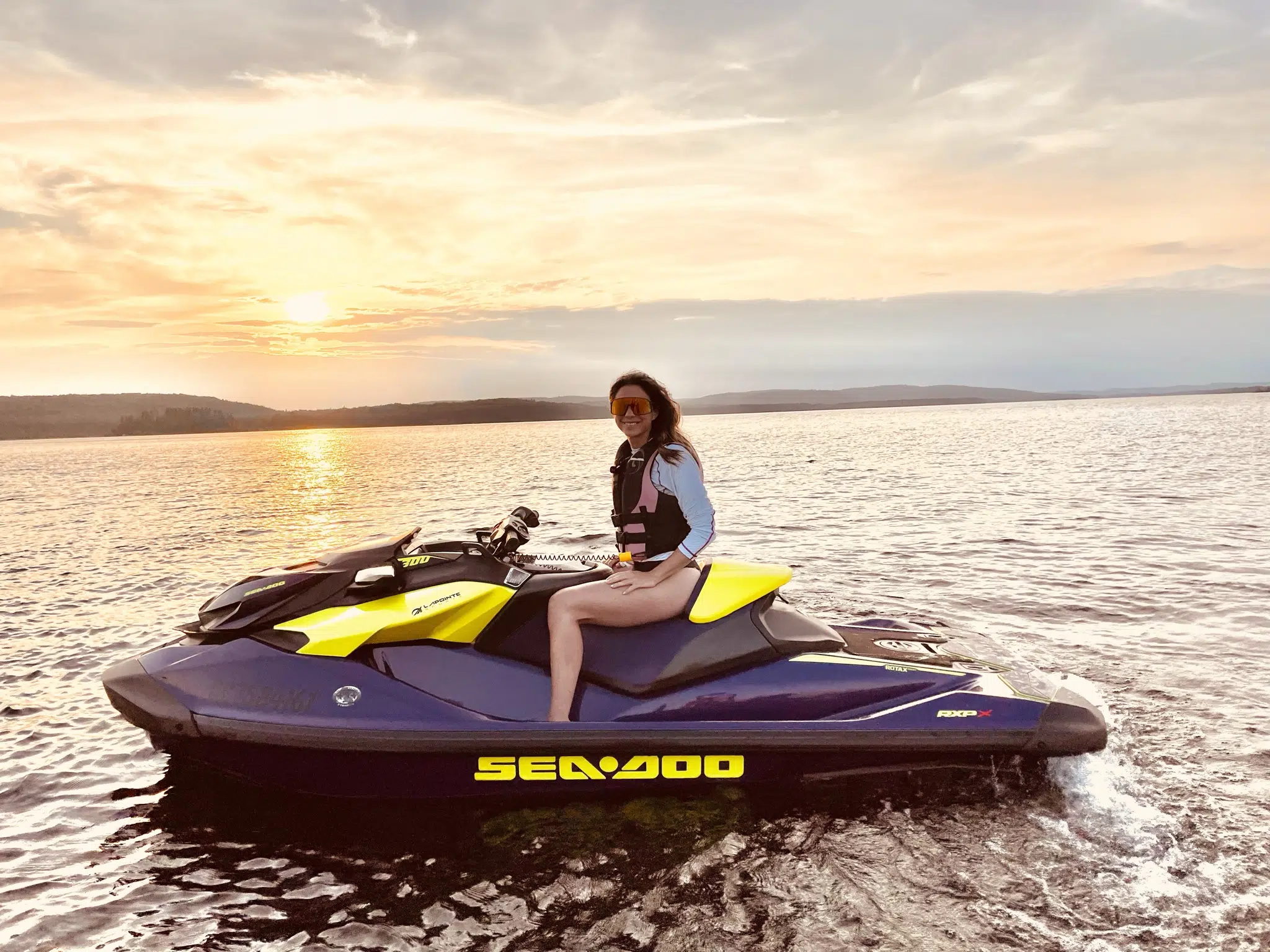 Motomarine Sea-Doo coucher soleil lac taureau