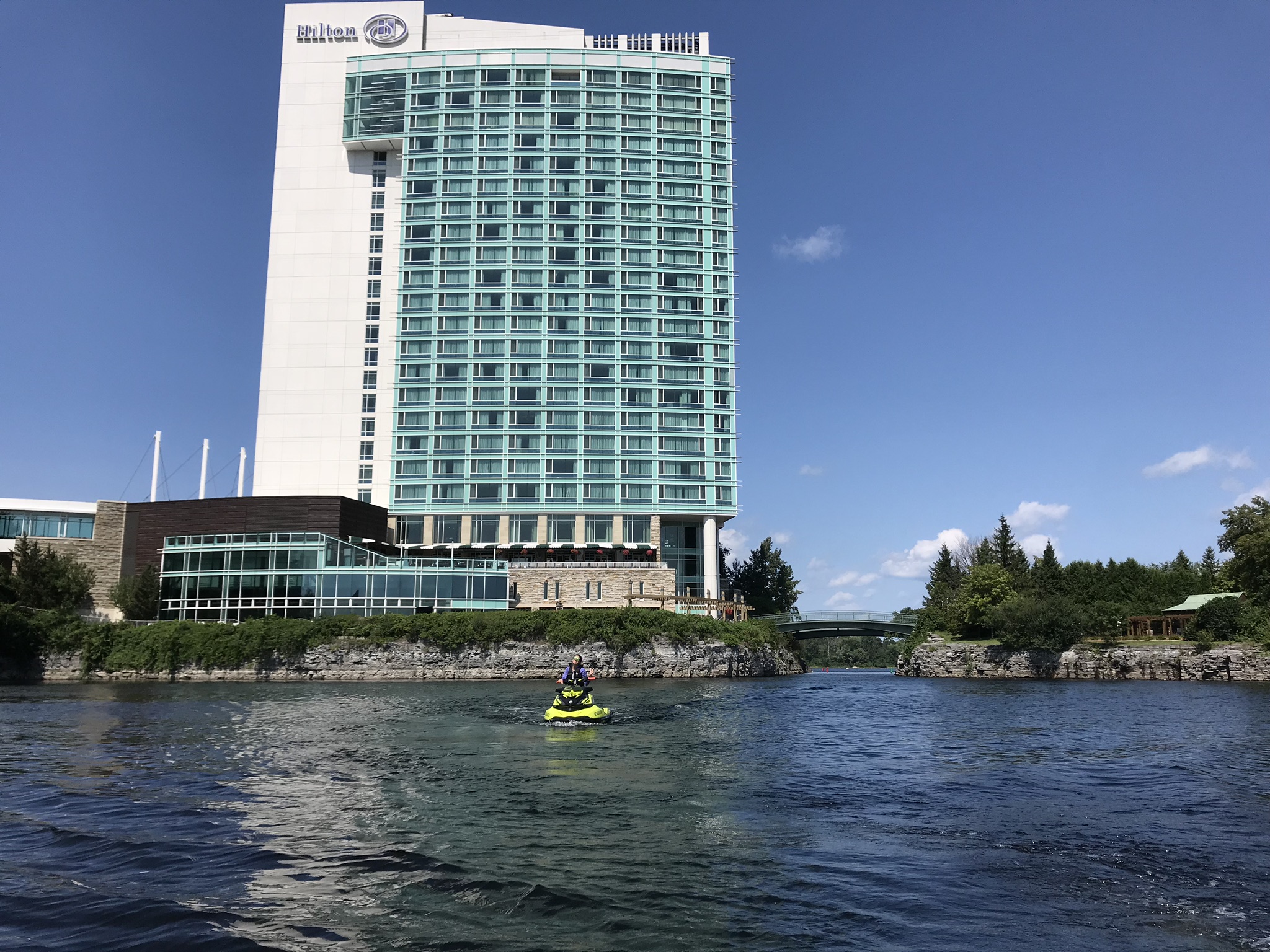 L’hôtel Hilton Lac-Leamy qui attend Bianca pour une nuitée, tout juste aux abords de la rivière des Outaouais