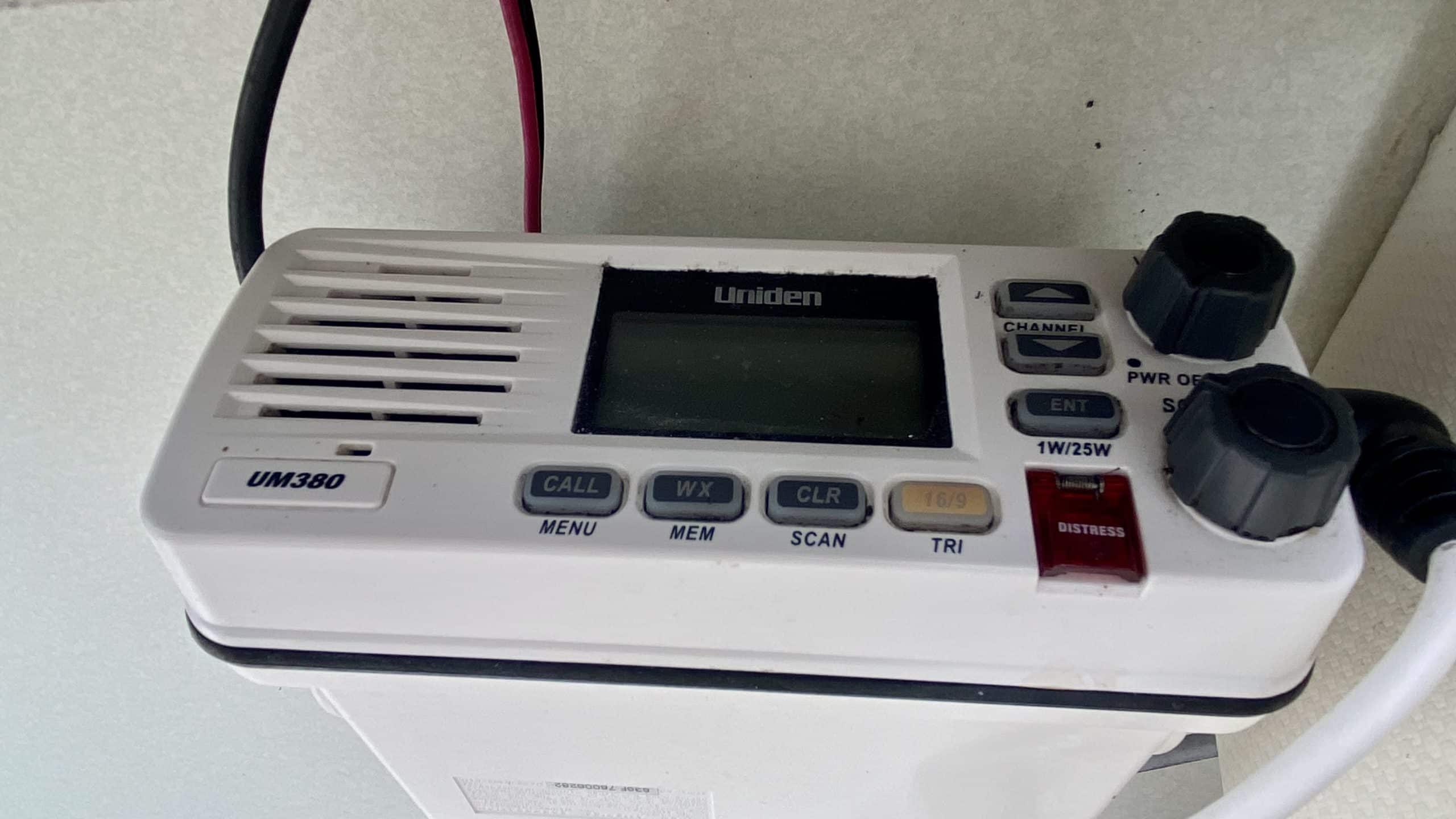 Douze équipements de sécurité à avoir sur votre bateau – Partie 2 3 Radio VHF marine