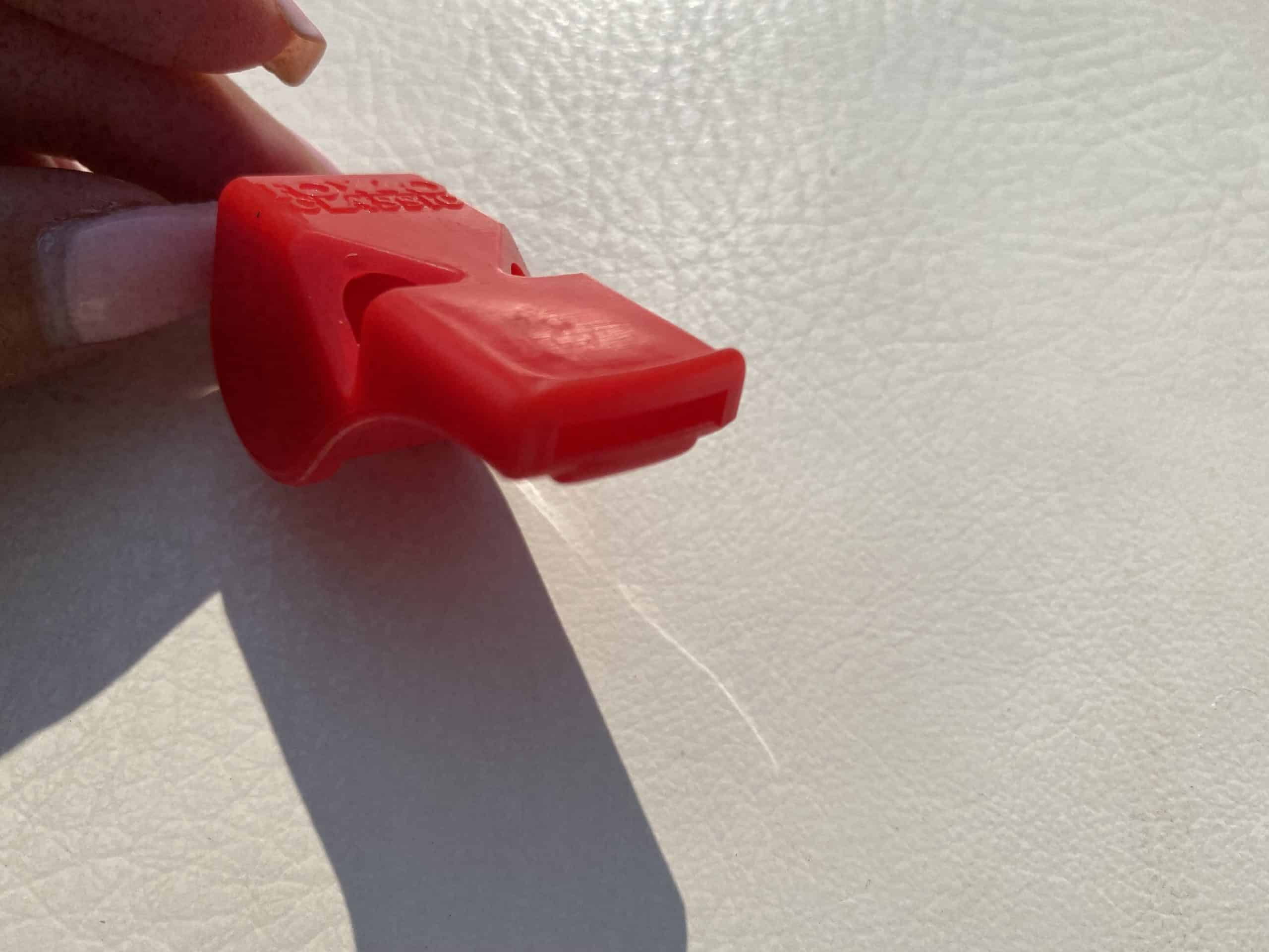 Douze équipements de sécurité à avoir sur votre bateau – Partie 2 6 Sifflet - Dispositif de signalistion sonore