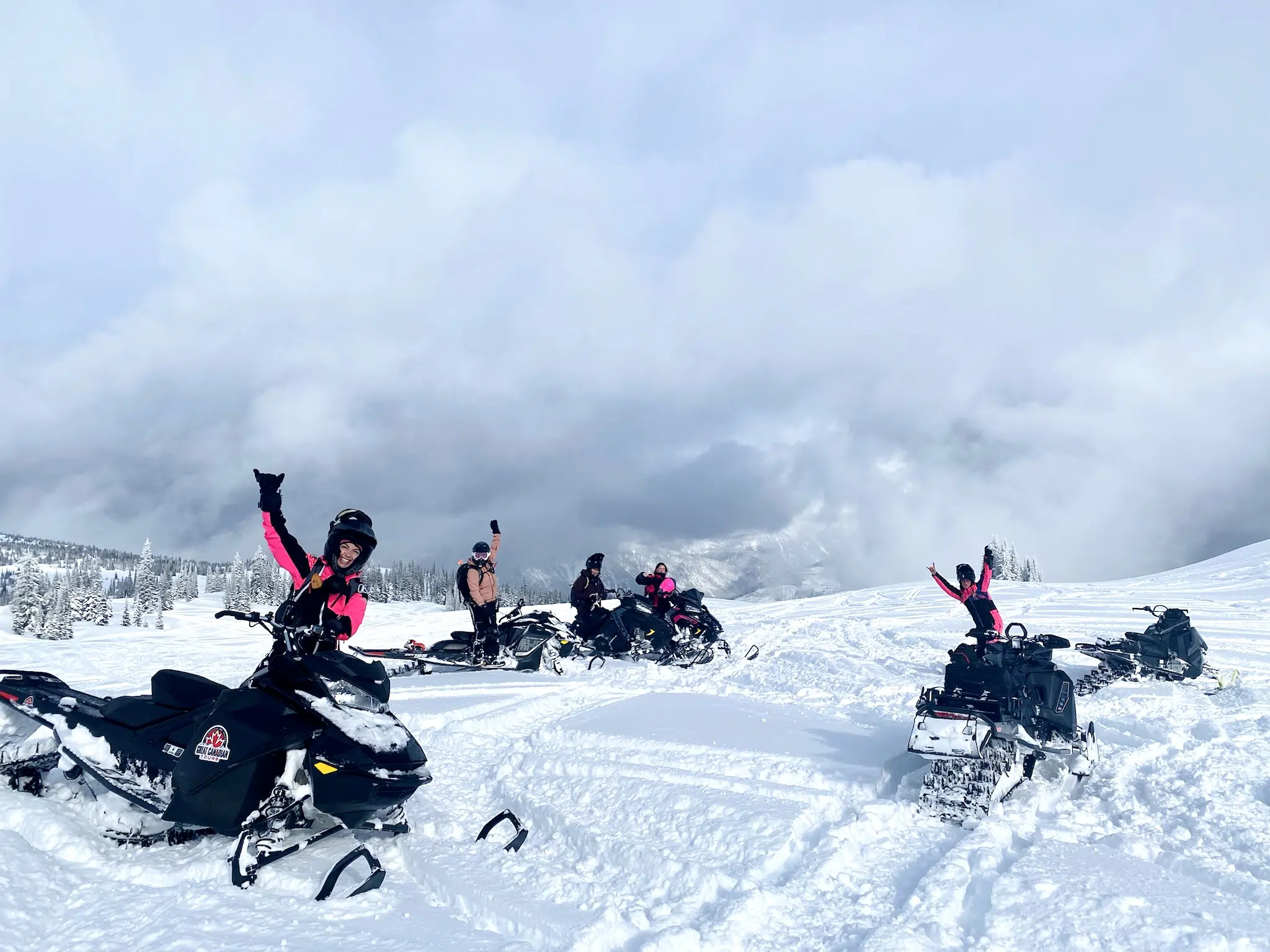 Revelstoke, CB, She Shreds Mountain Adventures Crédit photo : Lisa Kinnear @bound_for_mountain.